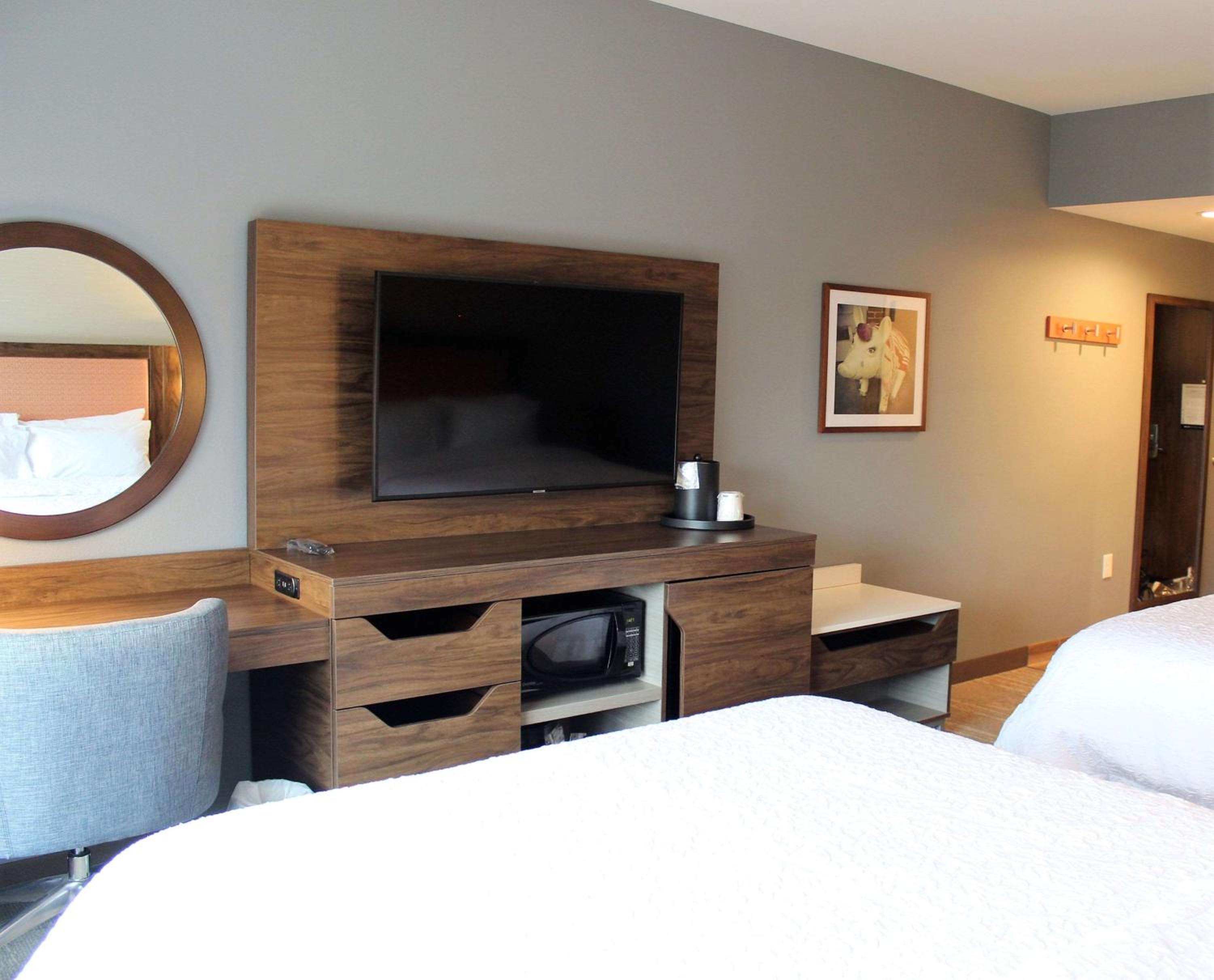 Queen Room with Two Queen Beds - Photo 1