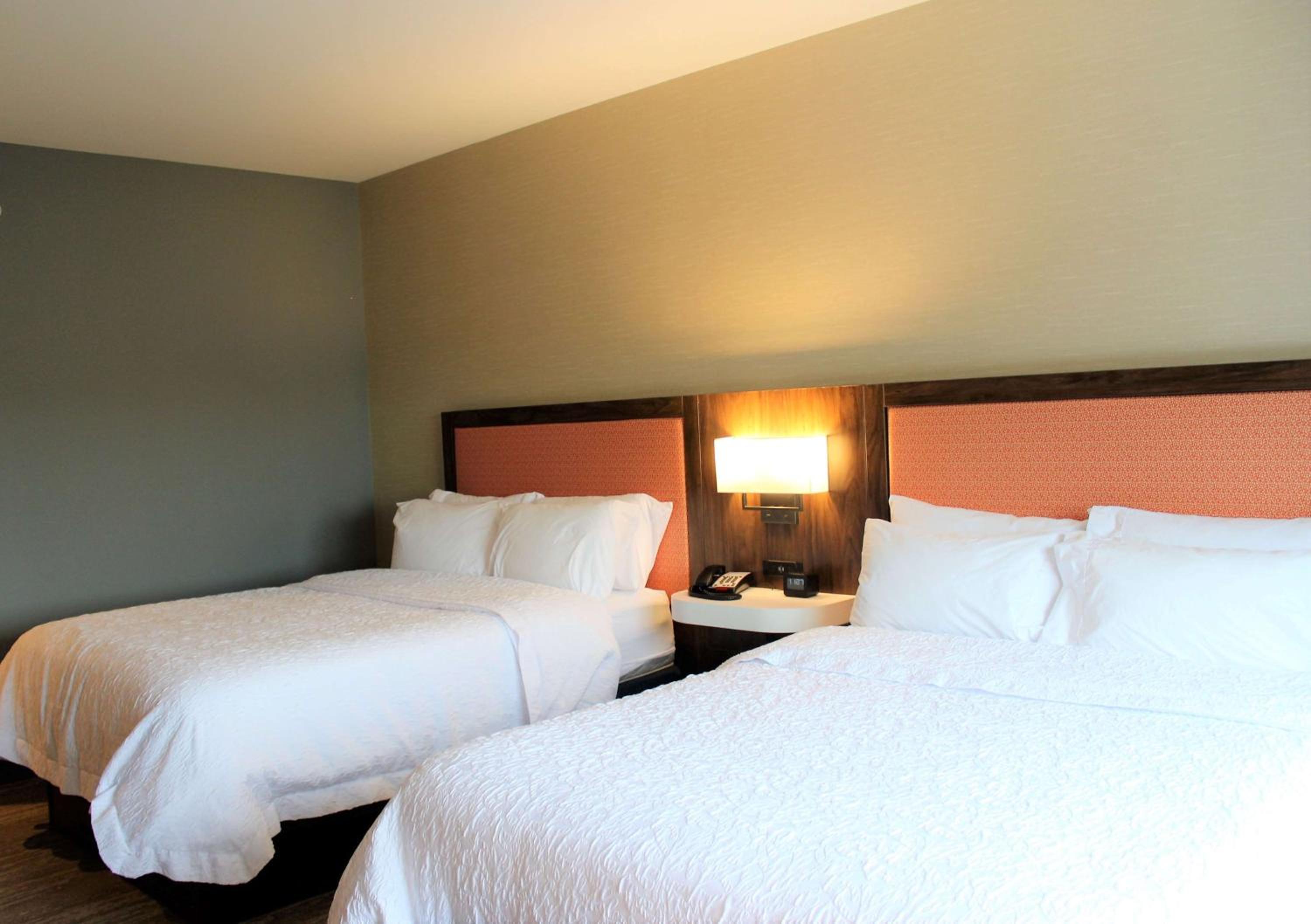 Queen Room with Two Queen Beds - Photo 10