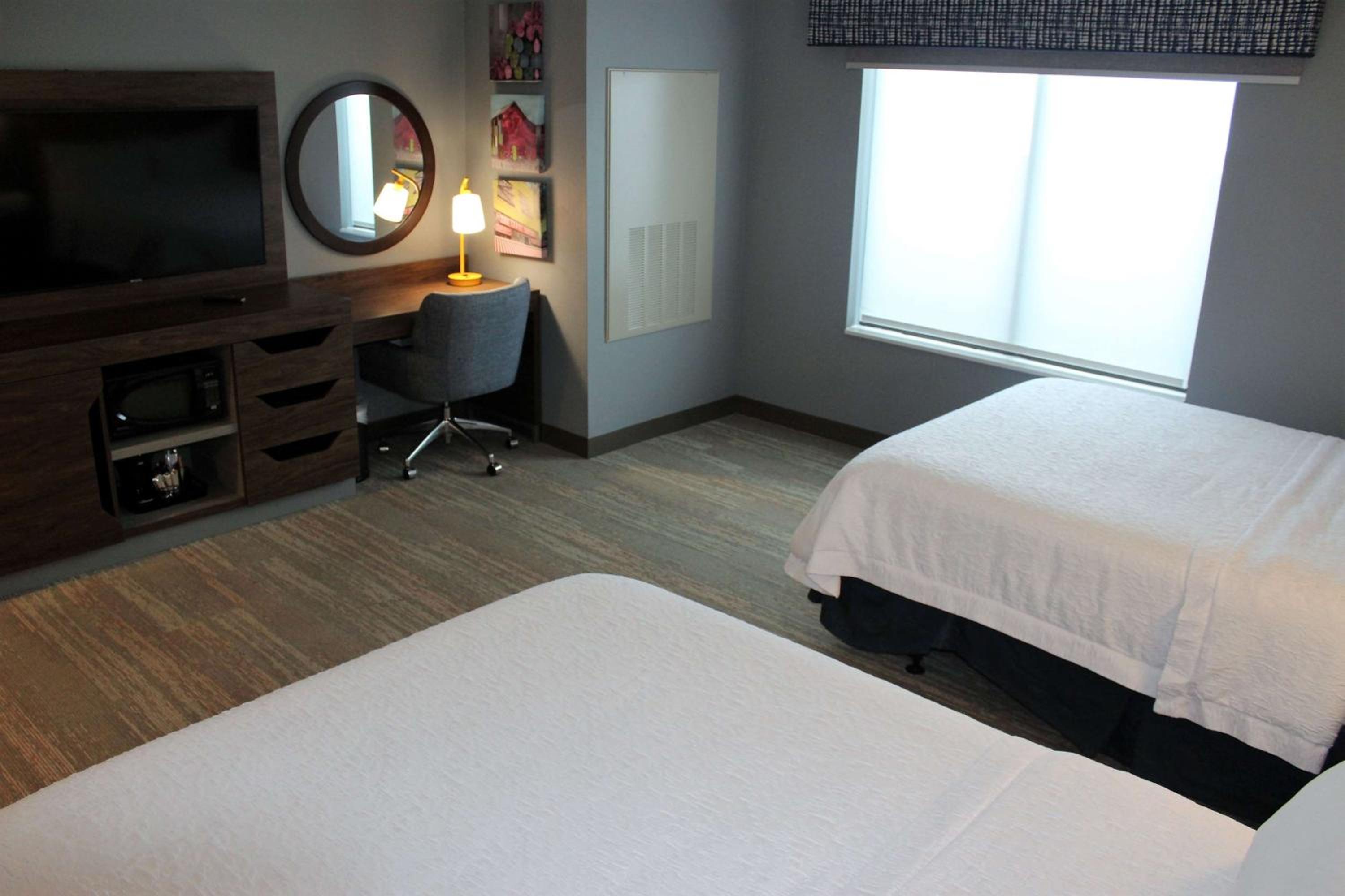 Queen Room with Two Queen Beds - Photo 13