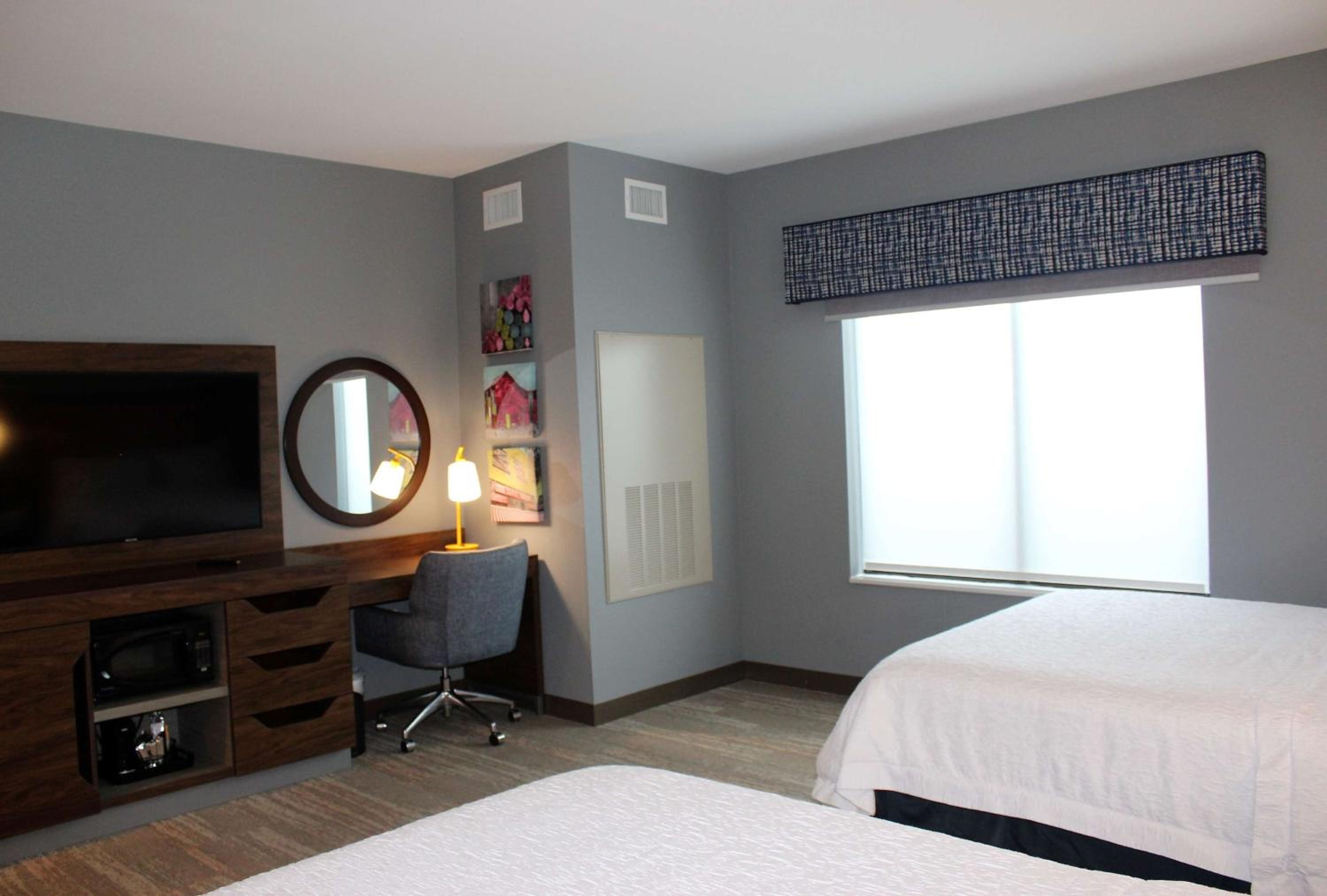 Queen Room with Two Queen Beds - Photo 14
