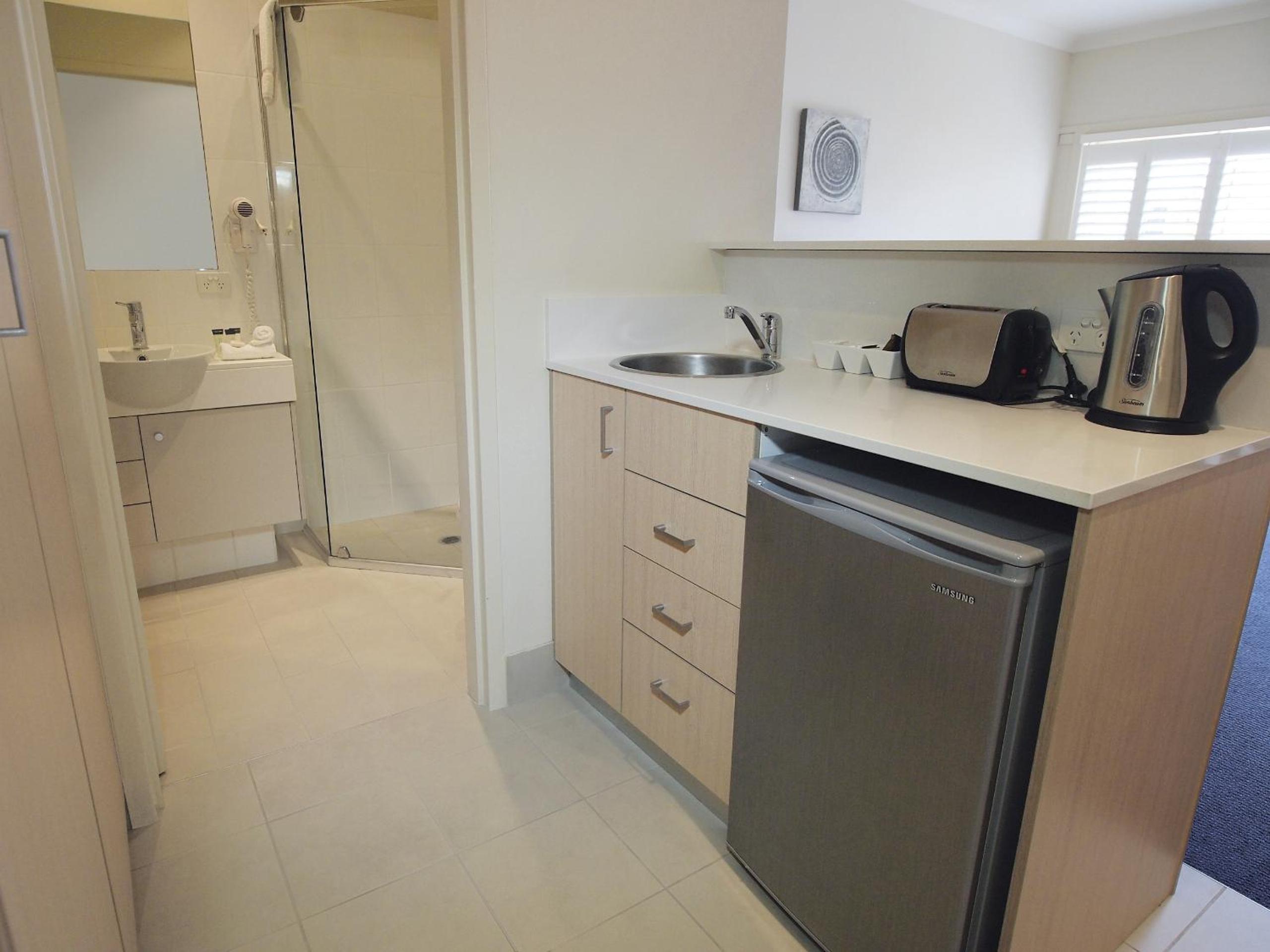 Hotel Room - No Housekeeping - Photo 3