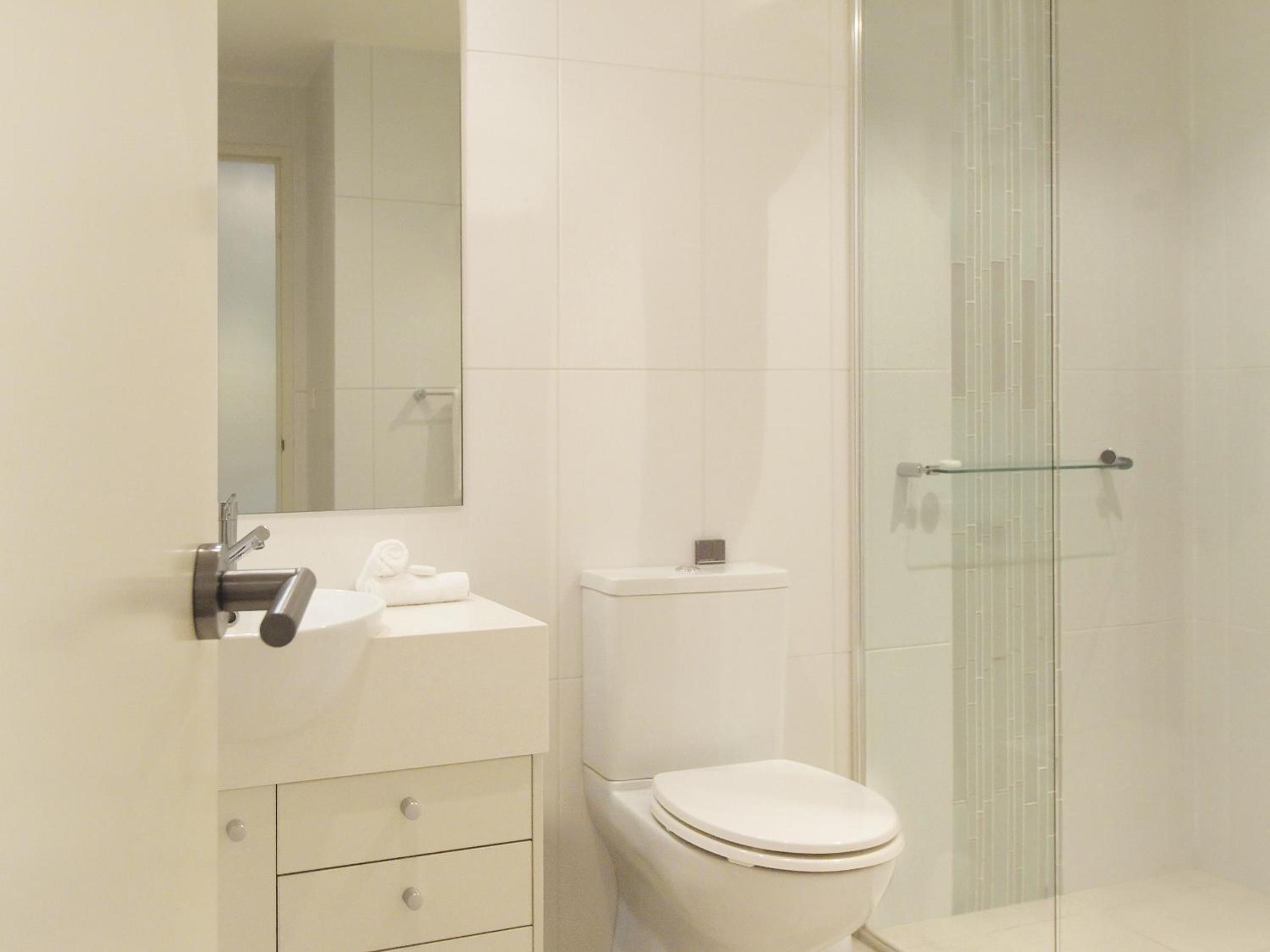Hotel Room - No Housekeeping - Photo 2