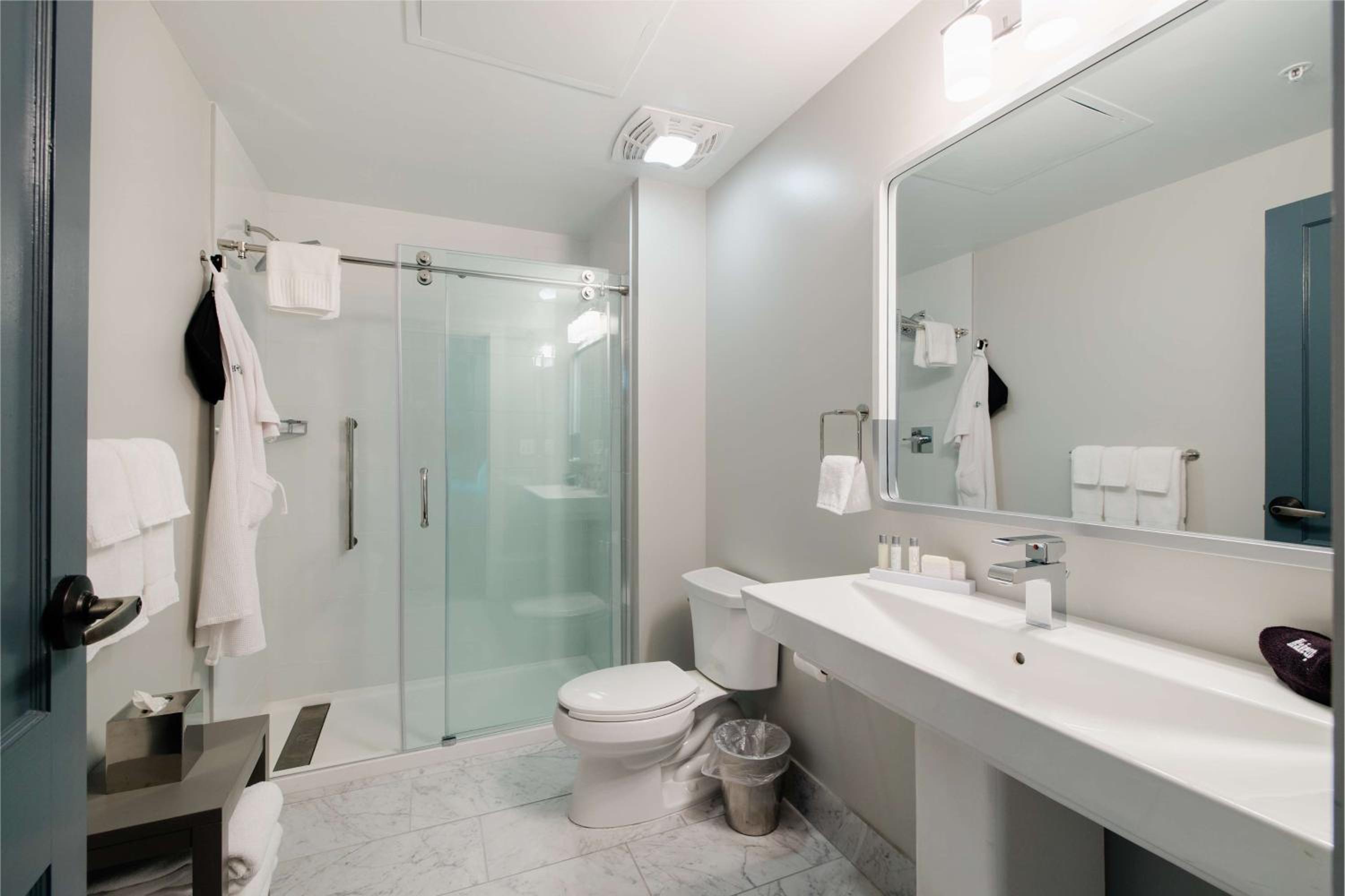 One-Bedroom King Suite - Photo 14