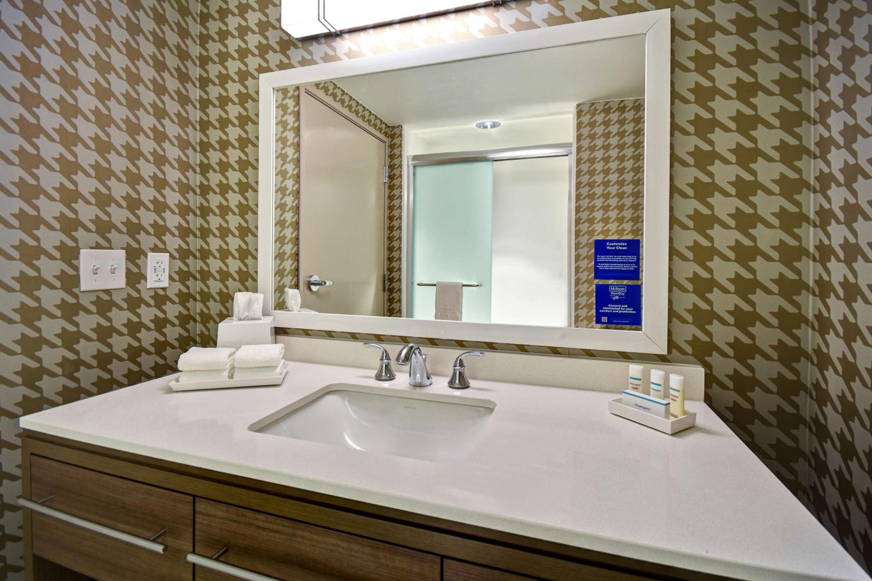 King Studio Suite - Non-Smoking - Photo 3