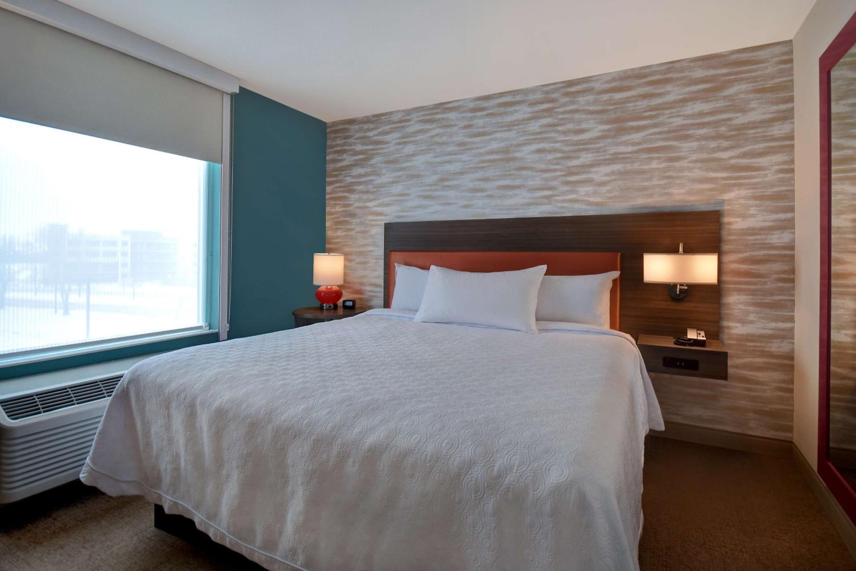 One-Bedroom King Suite - Non-Smoking - Photo 2