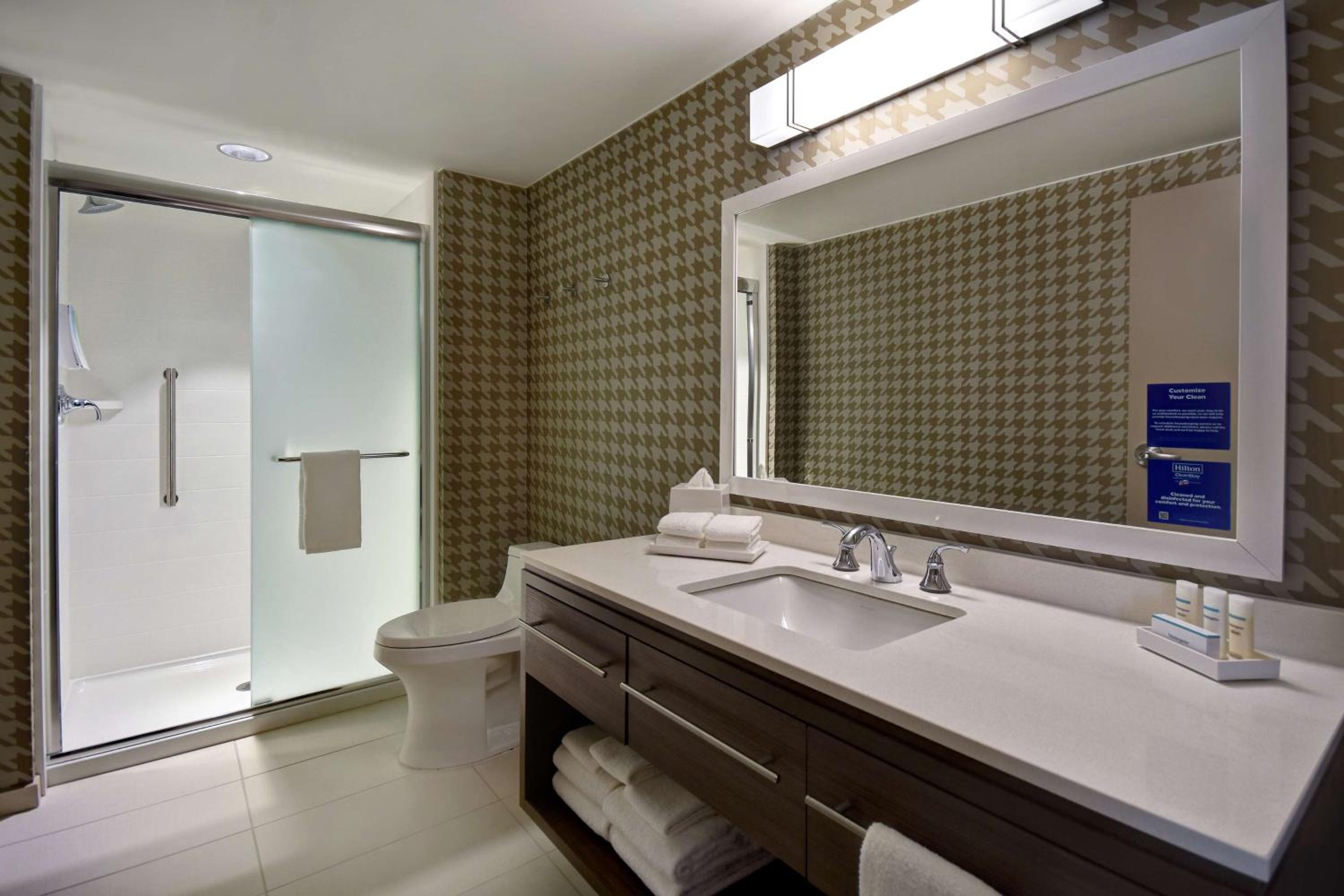 One-Bedroom King Suite - Non-Smoking - Photo 5