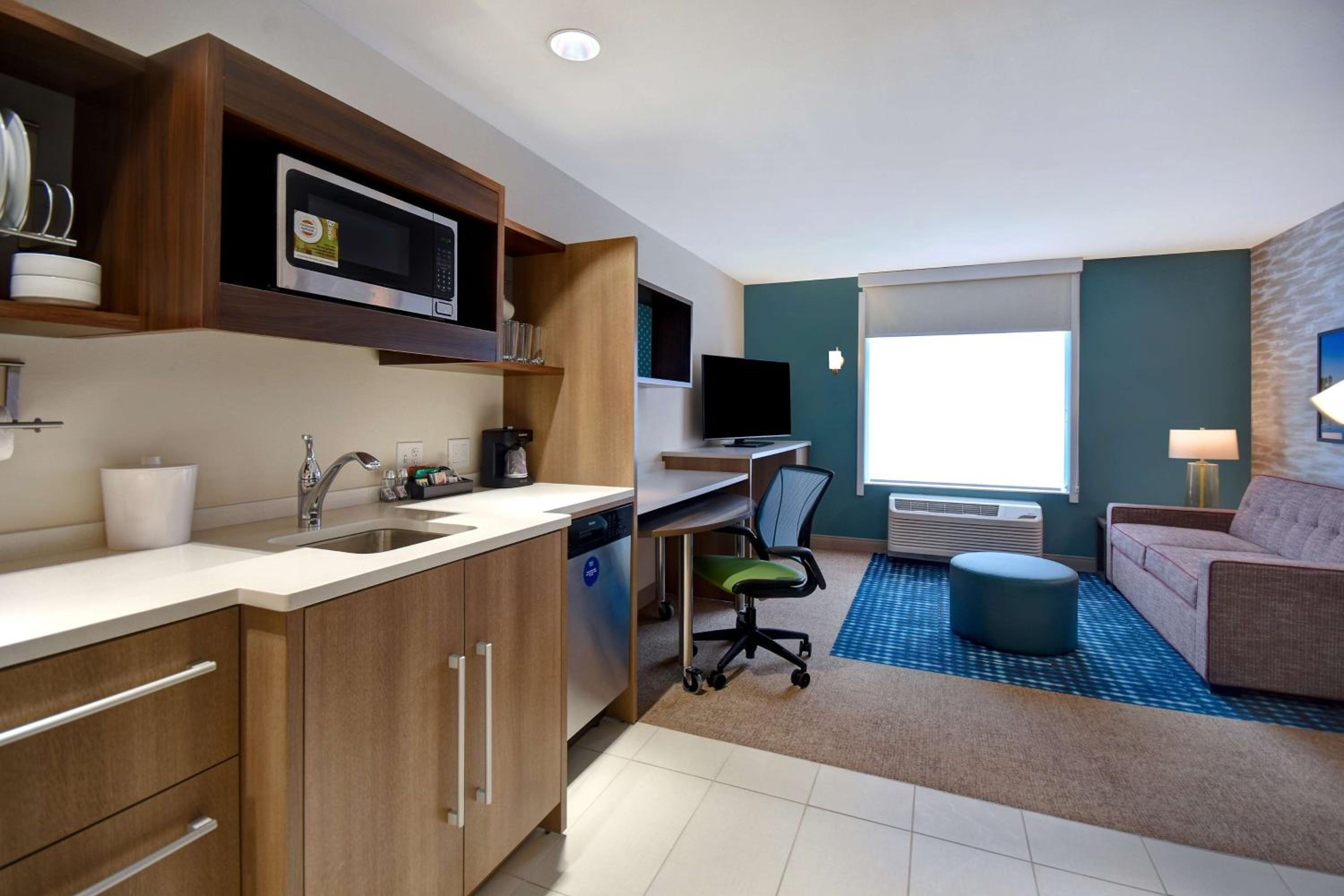 One-Bedroom King Suite - Non-Smoking - Photo 3