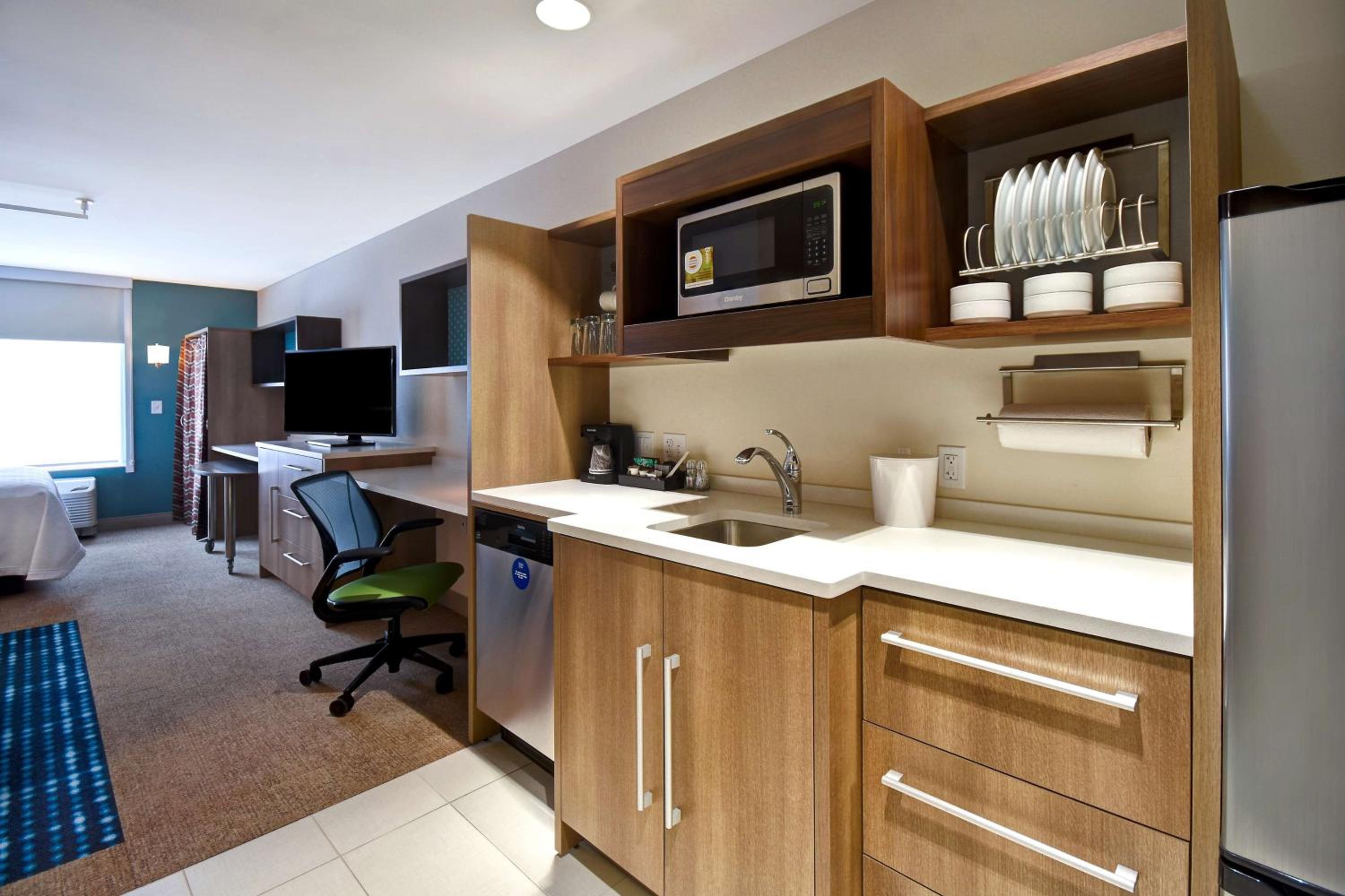 King Studio Suite - Non-Smoking - Photo 4