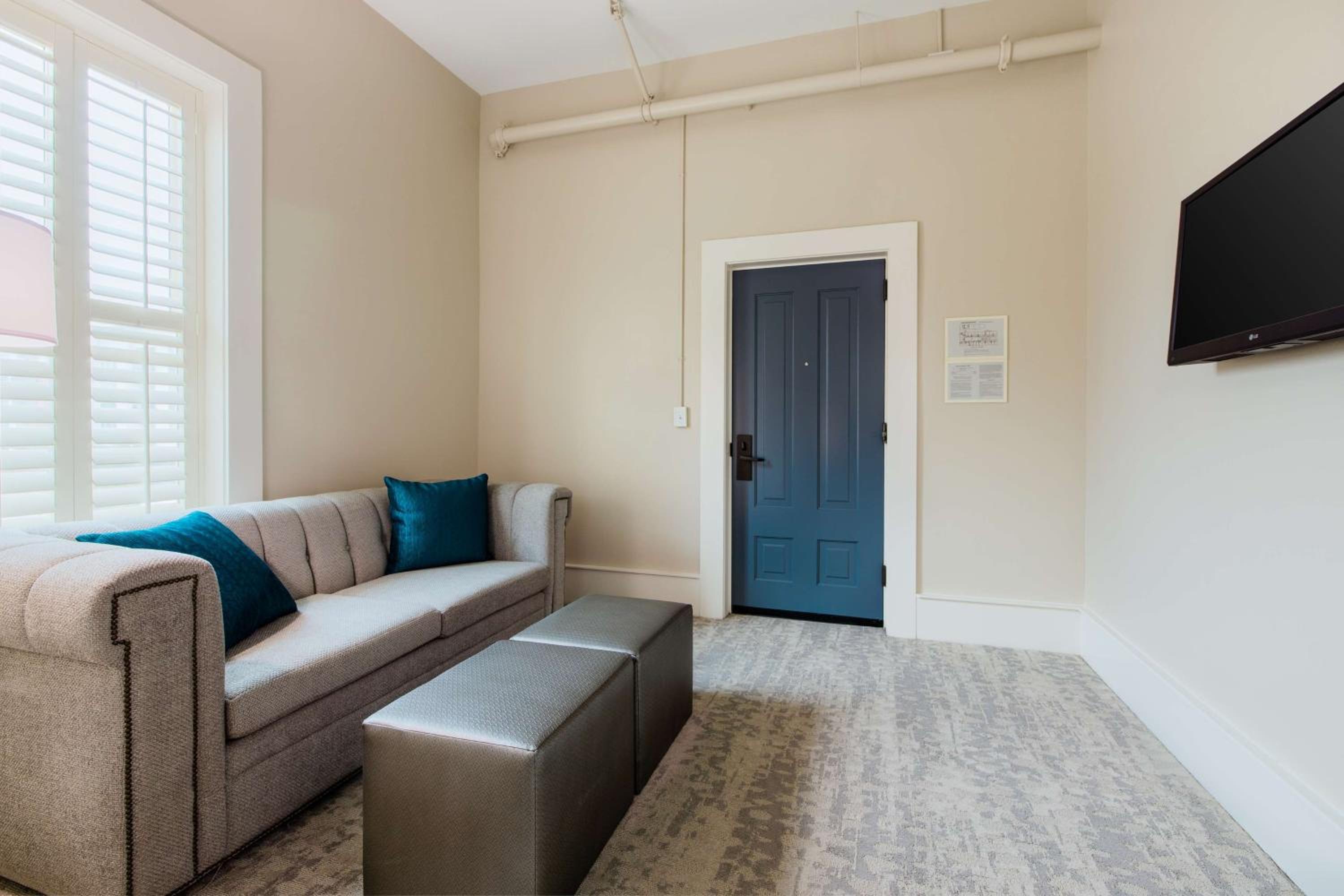 One-Bedroom King Suite - Photo 8