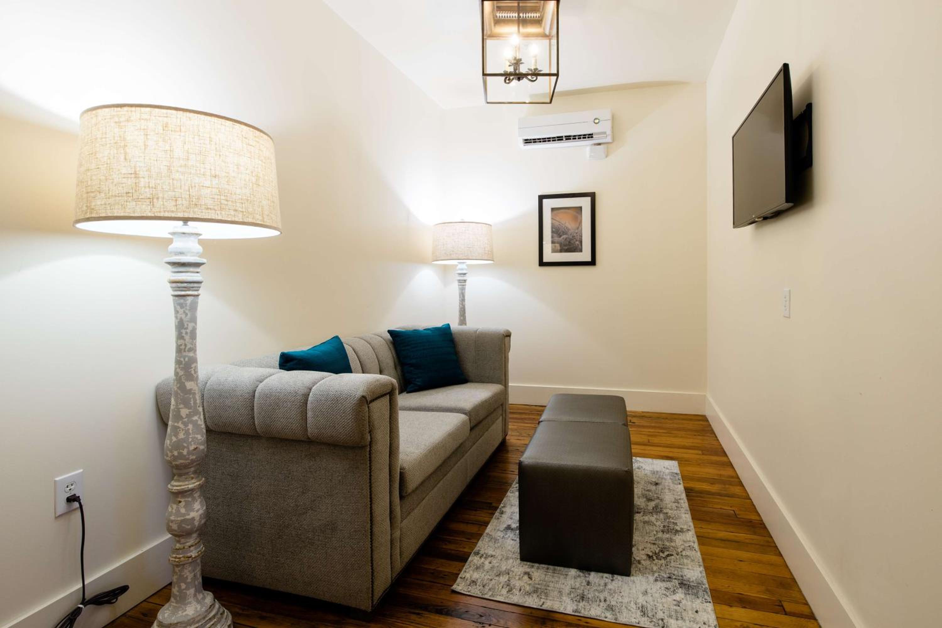 One-Bedroom King Suite - Photo 9