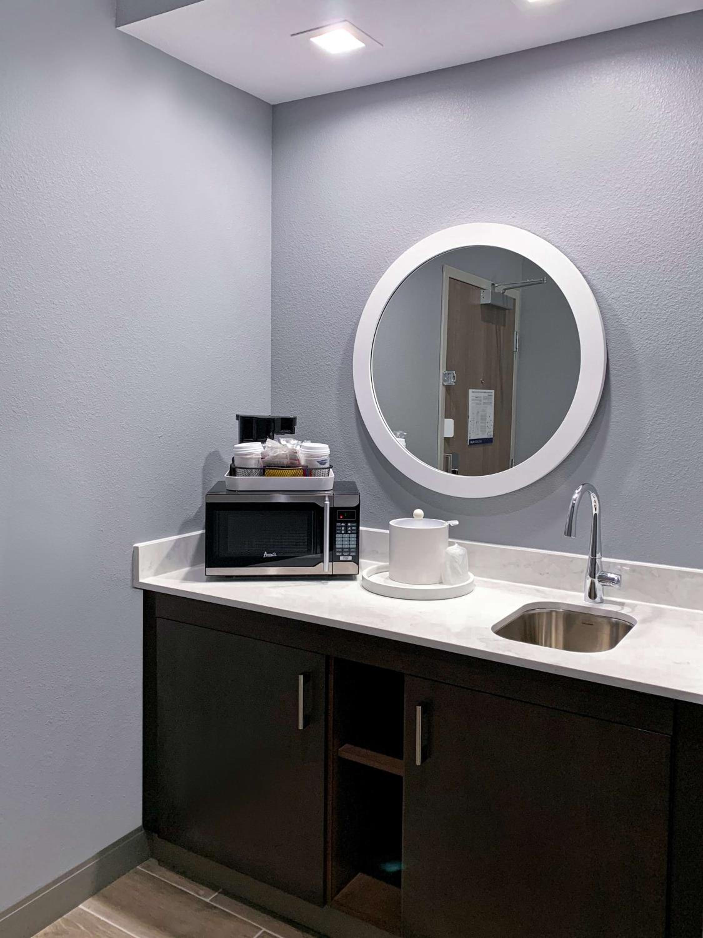King Studio Suite - Non Smoking - Photo 6