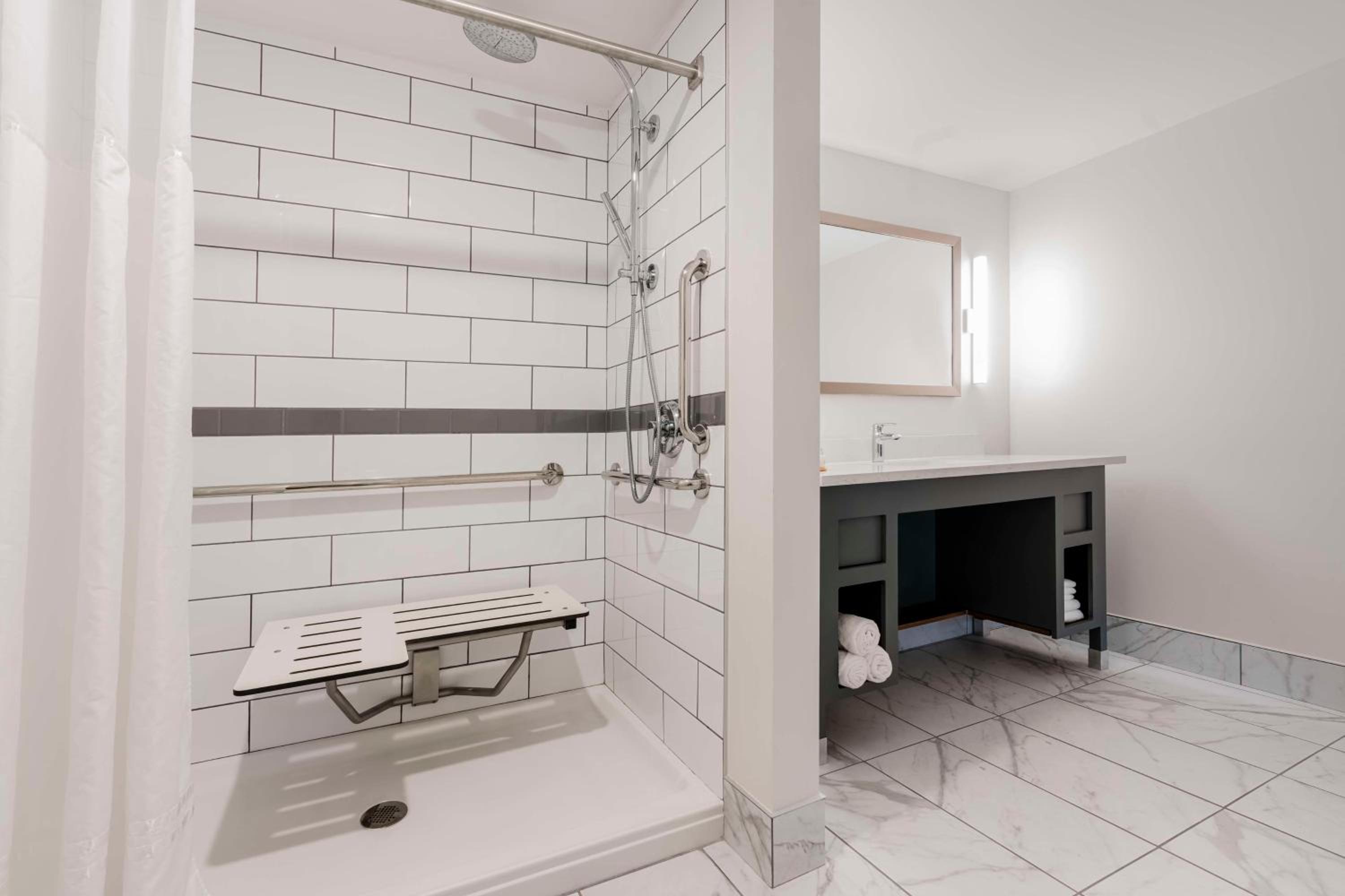 King Room - Mobility Access - Photo 4