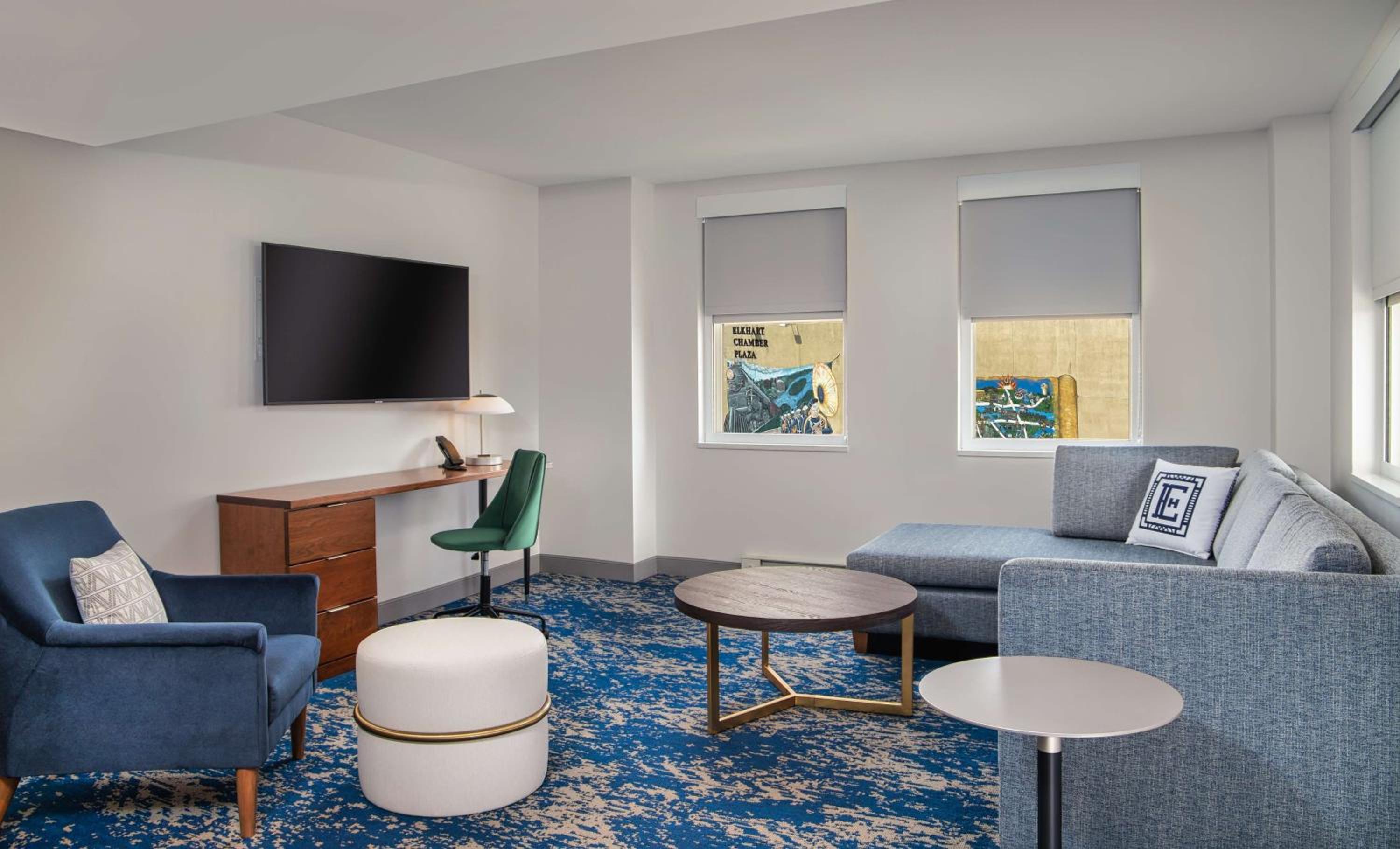 One-Bedroom King Suite - Photo 4