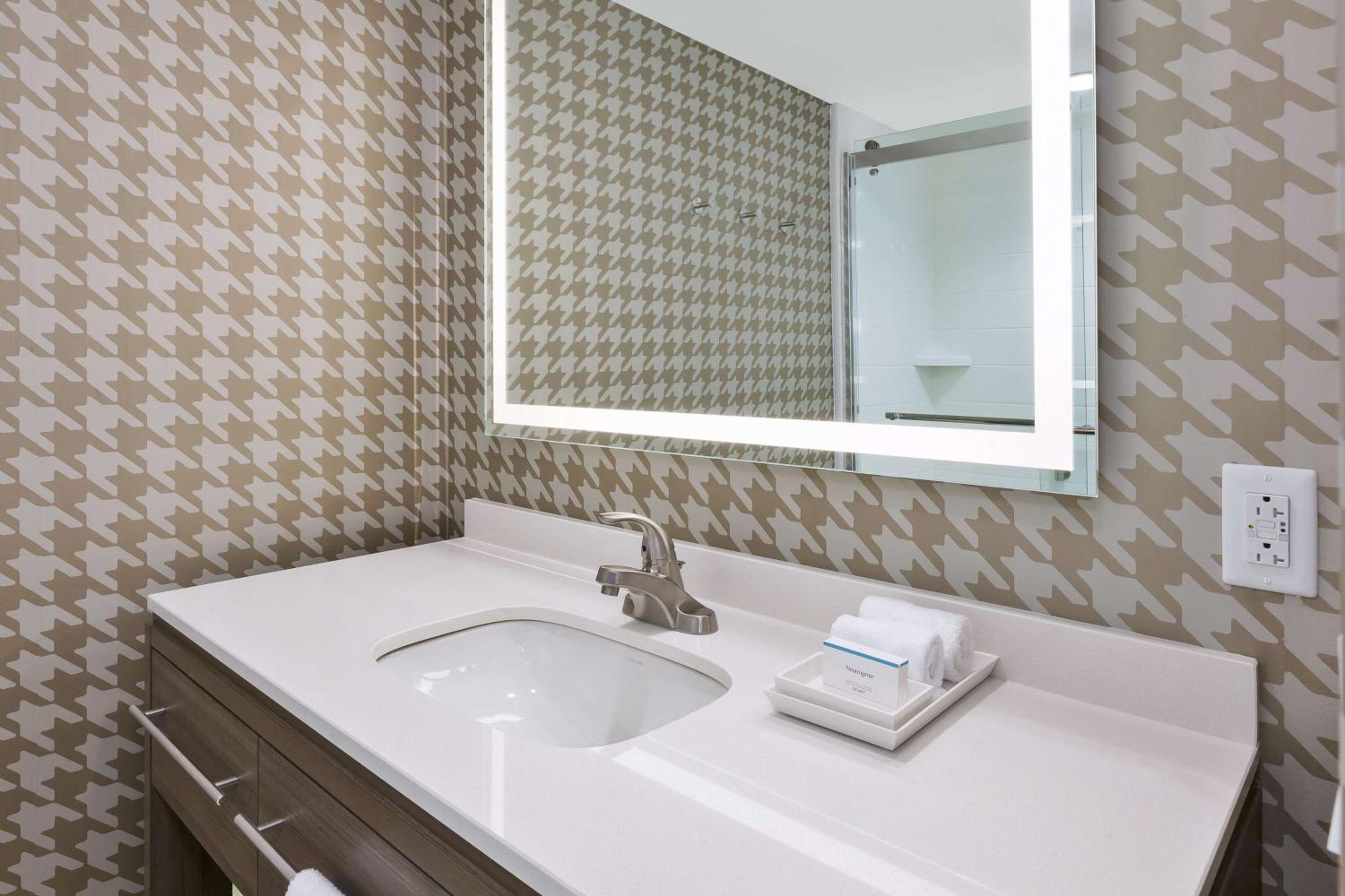 King Studio Suite - Non-Smoking - Photo 2