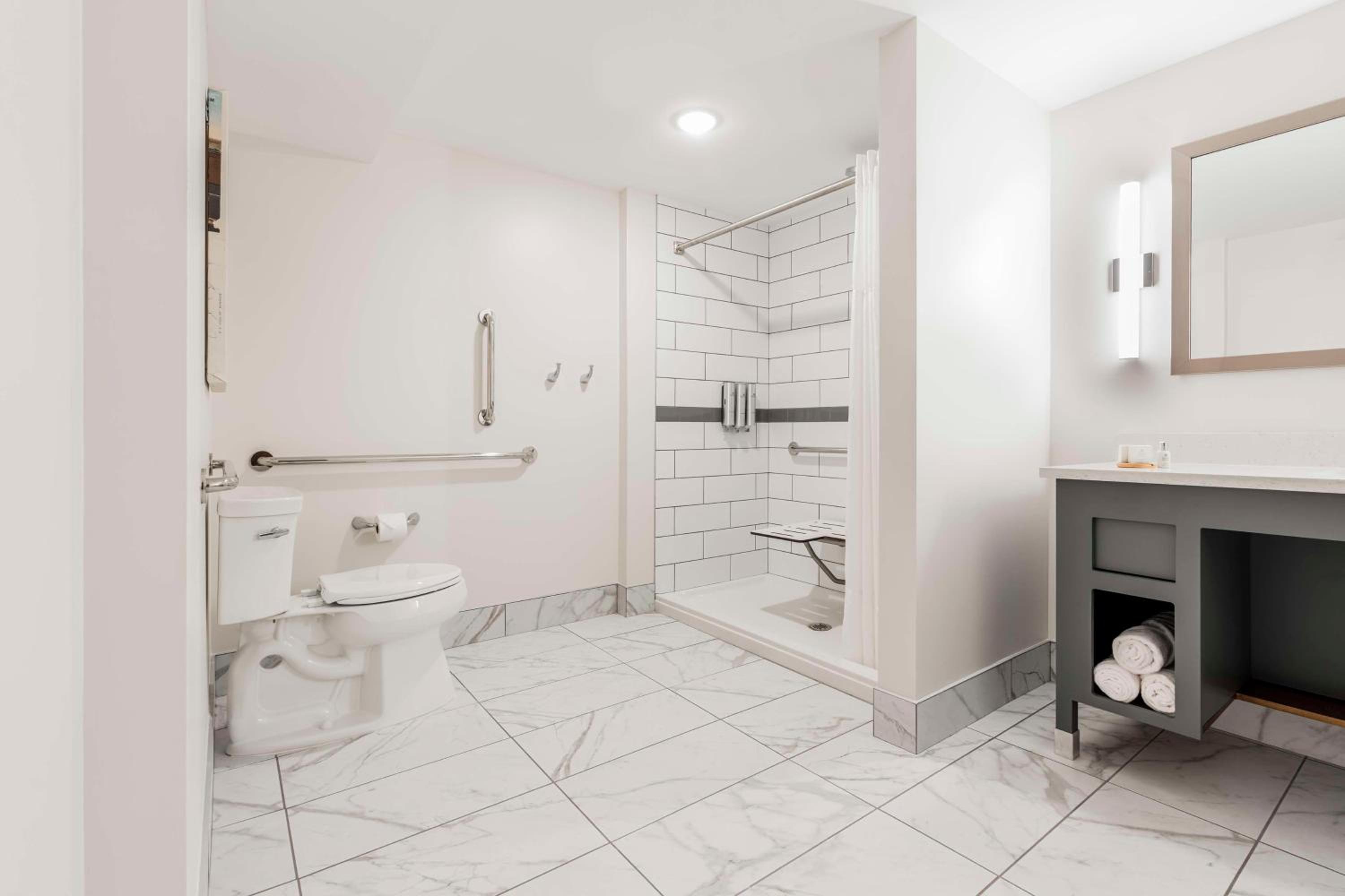 King Room - Mobility Access - Photo 5