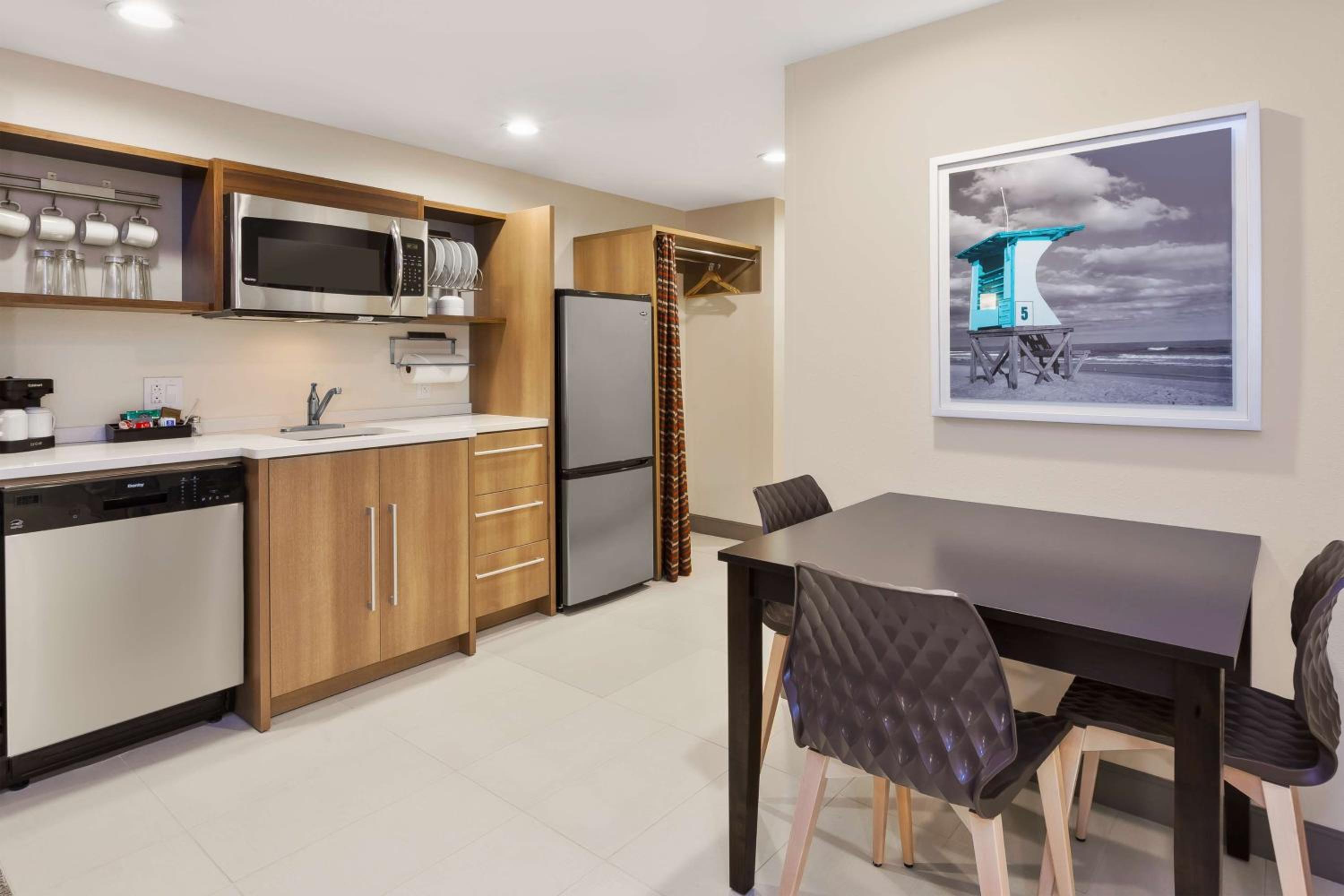 One-Bedroom King Suite - Non-Smoking - Photo 2