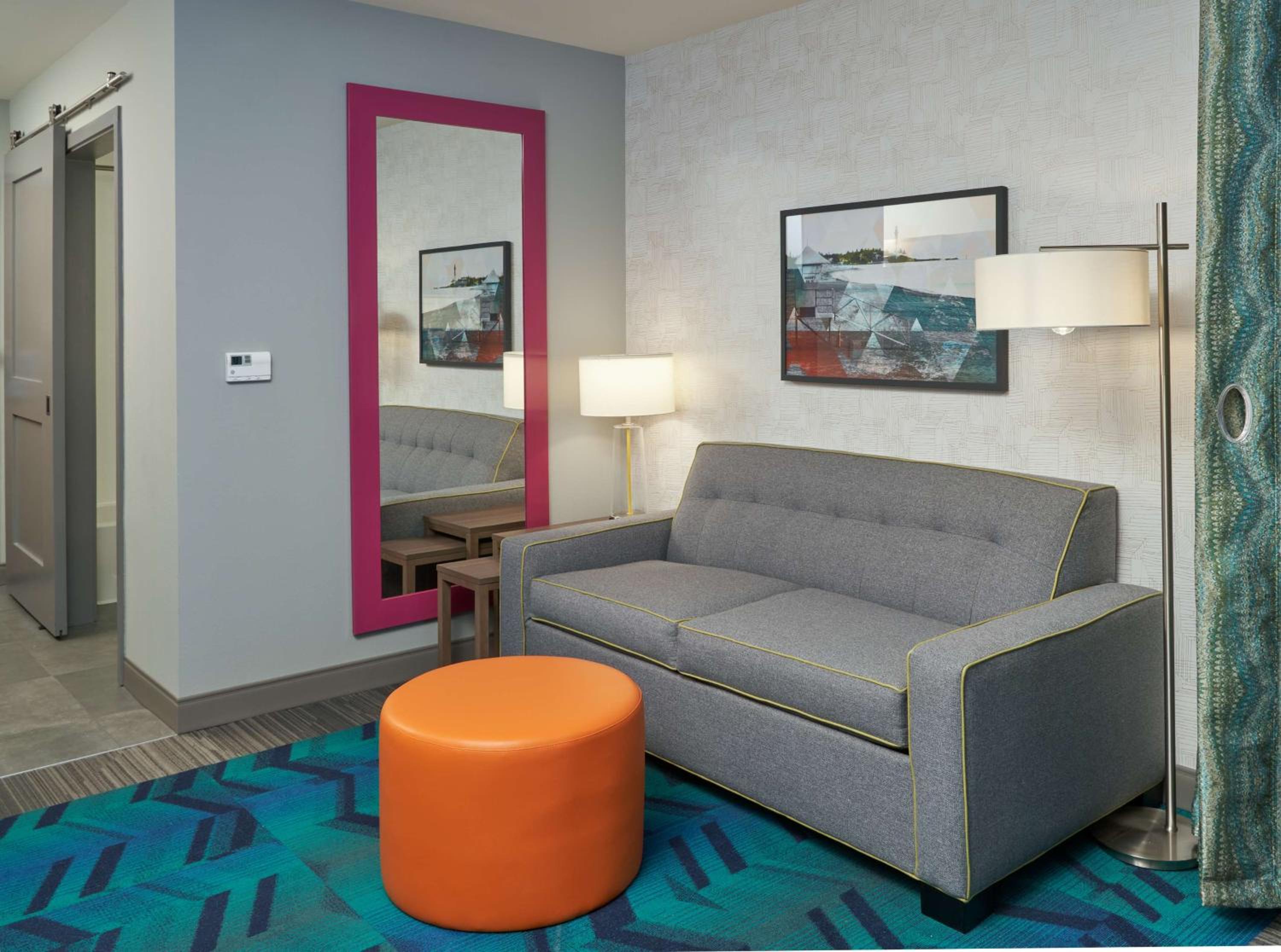 King Studio Suite with Partial Ocean View - Non-Smoking - Photo 5
