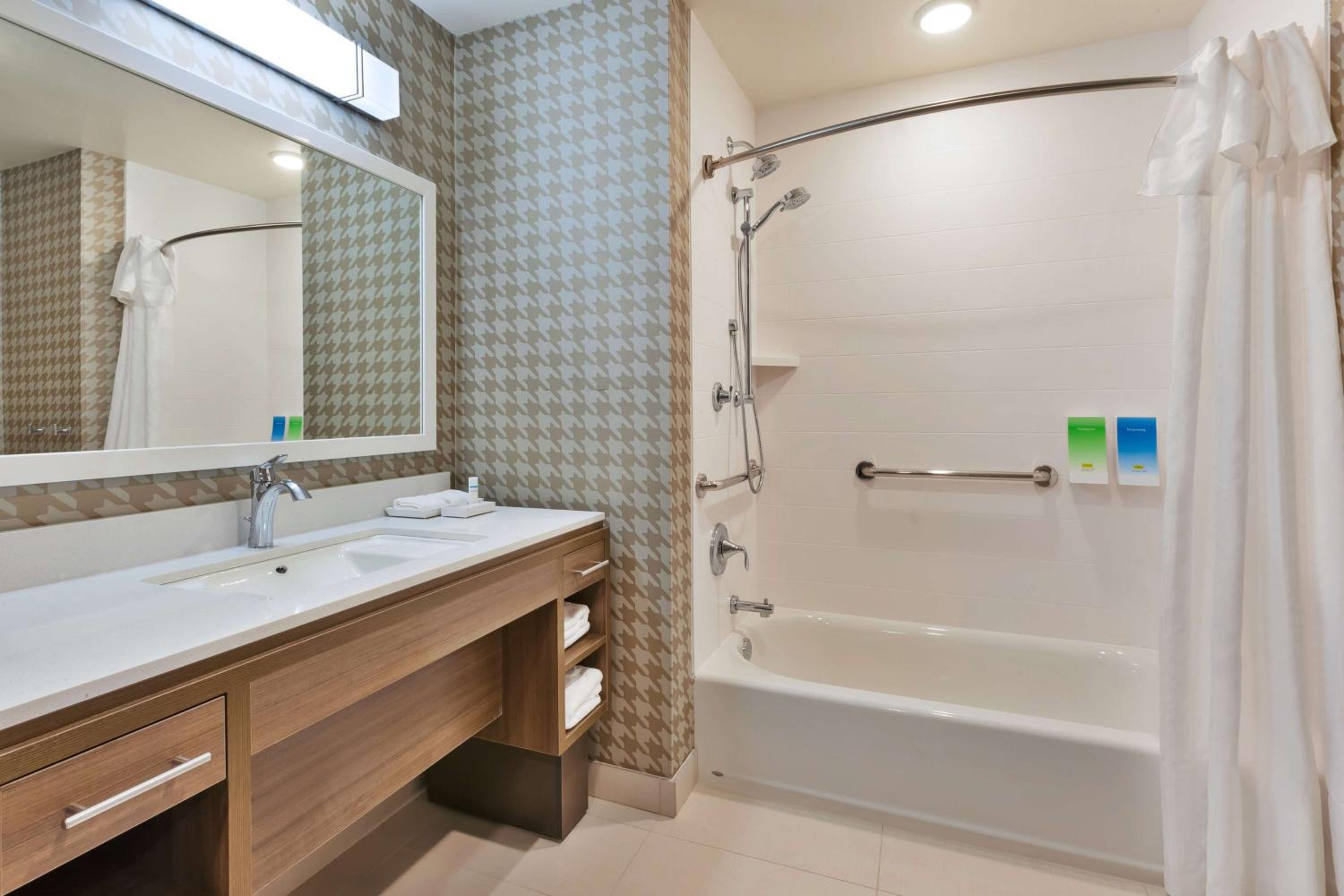 King Studio Suite - Mobility Access/Non-Smoking - Photo 2