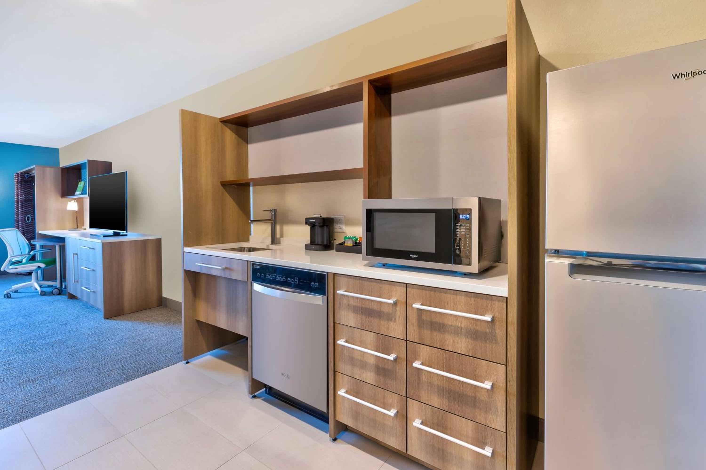 King Studio Suite - Mobility Access/Non-Smoking - Photo 3