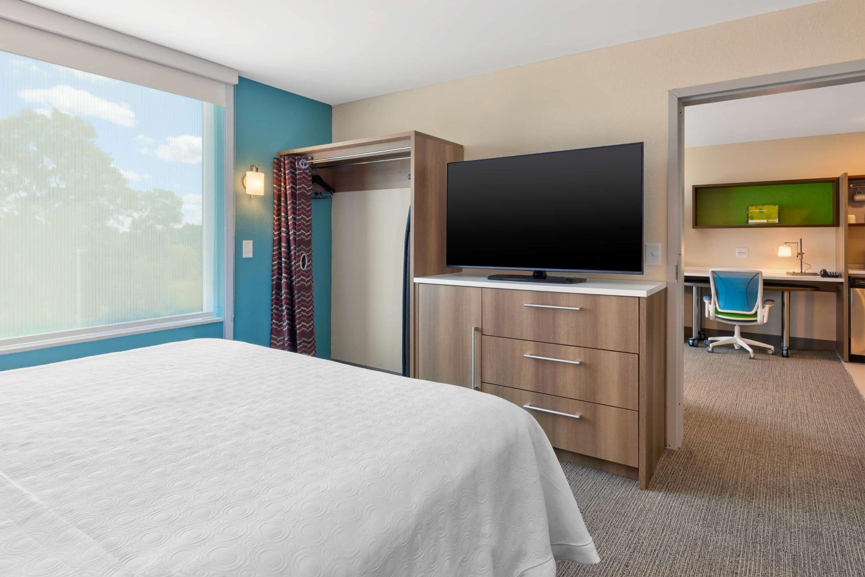 One-Bedroom King Suite - Non-Smoking - Photo 3