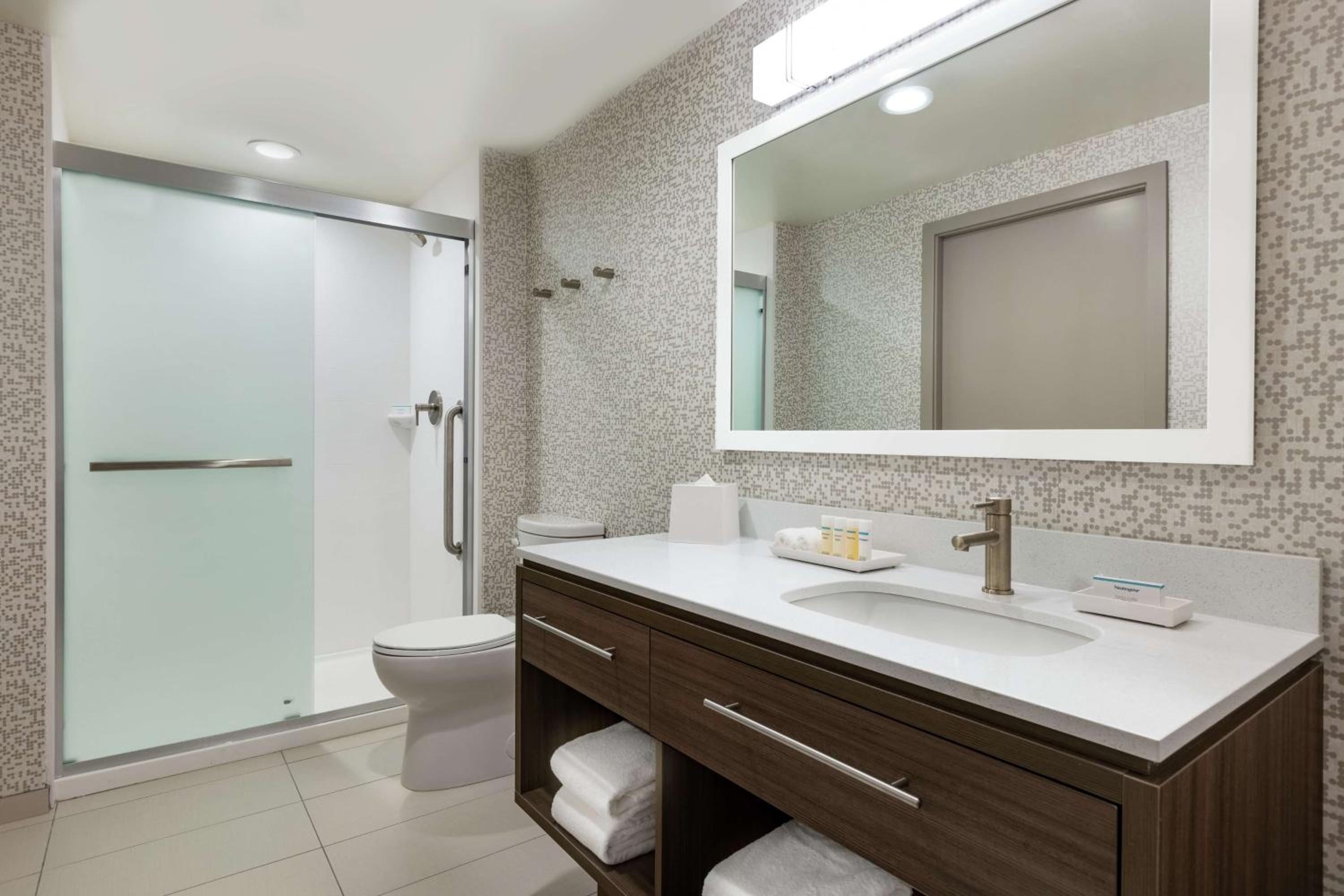 One-Bedroom King Suite - Non-Smoking - Photo 5