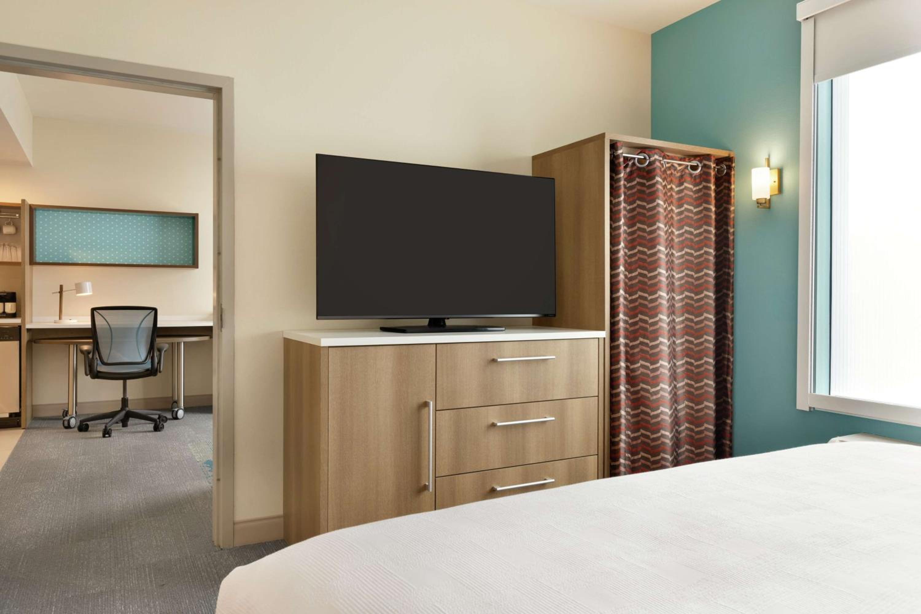 One-Bedroom King Suite - Non-Smoking - Photo 4