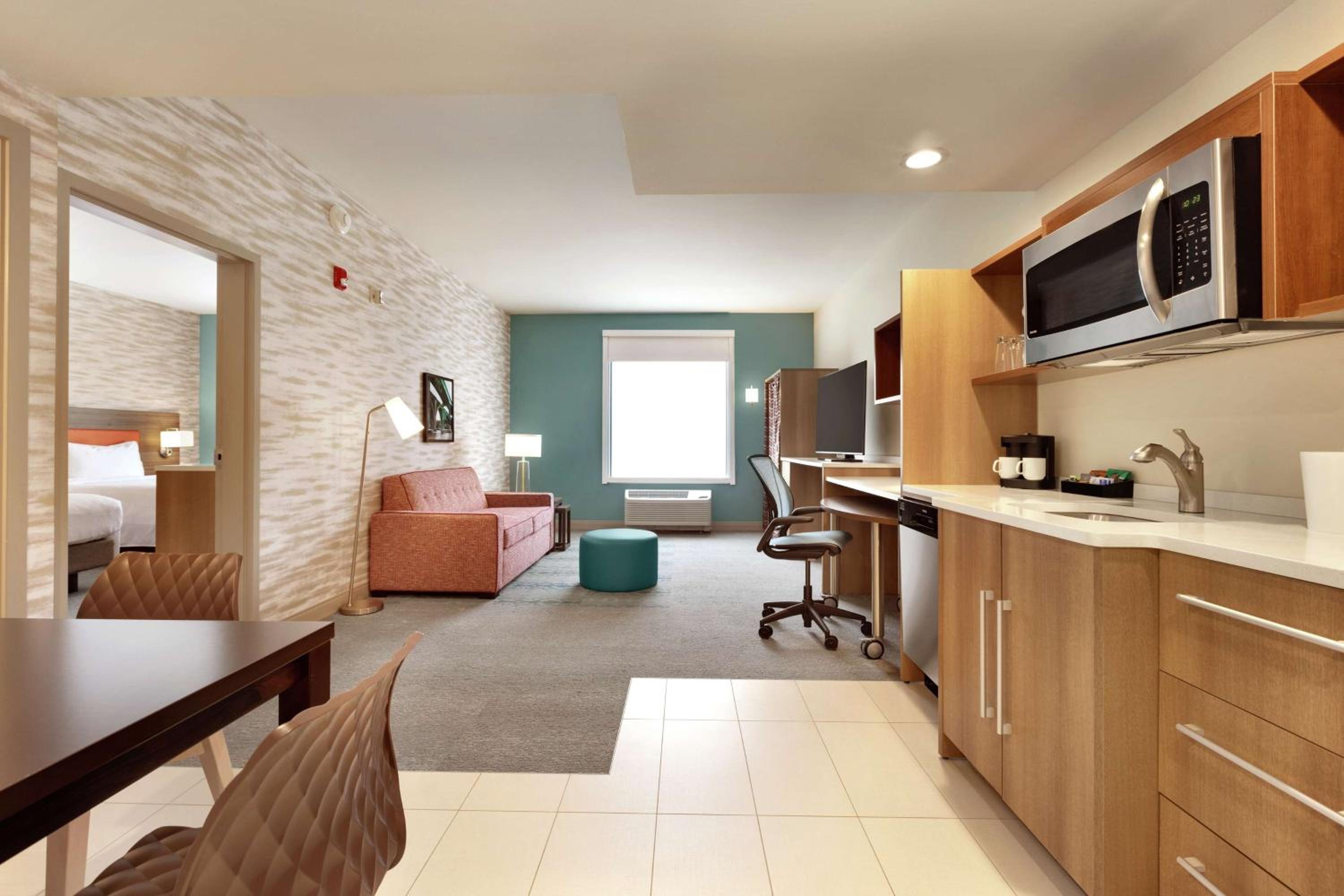 One-Bedroom Queen Suite with Two Queen Beds - Non-Smoking - Photo 1