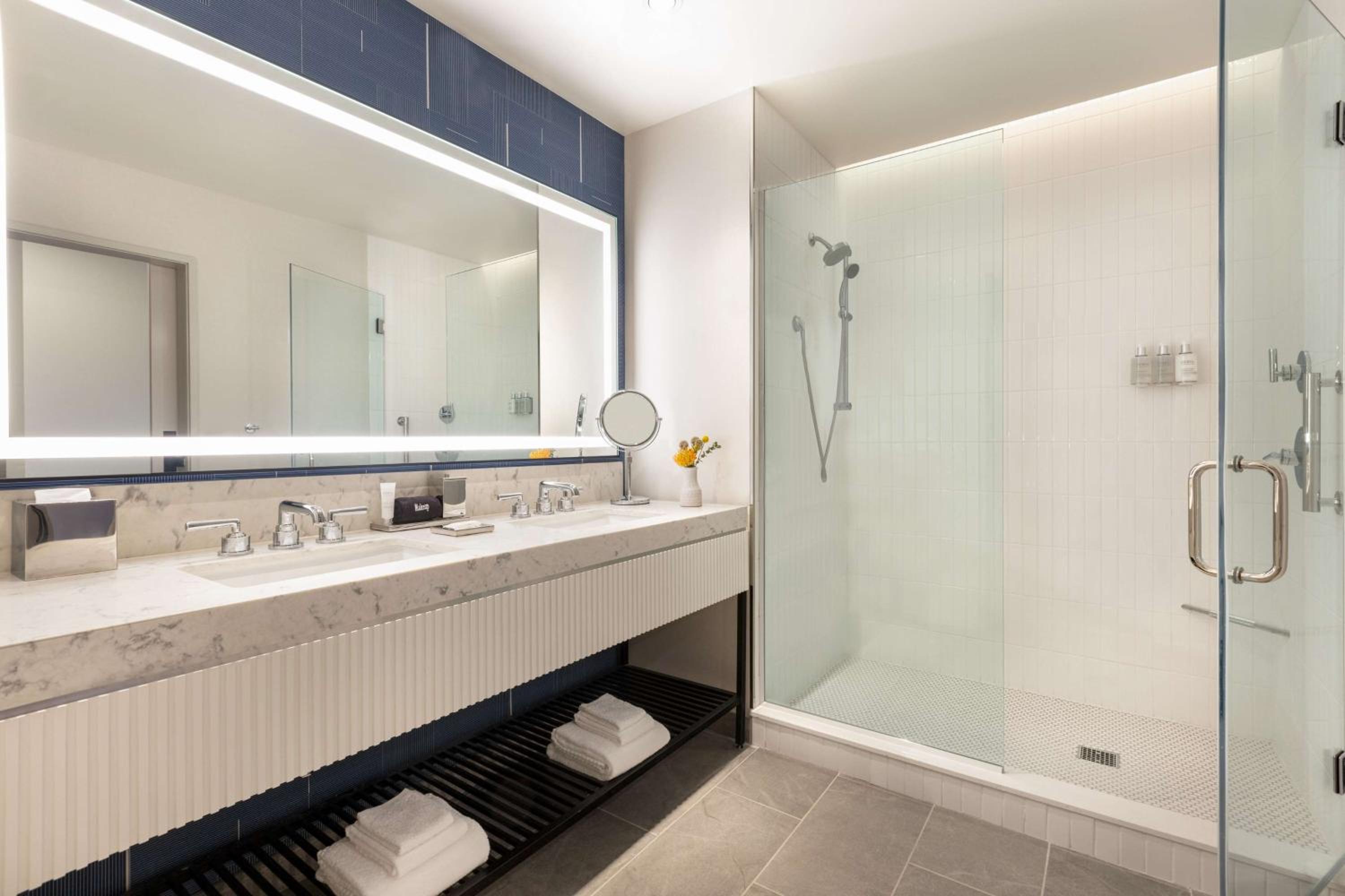 One-Bedroom King Suite - Photo 4