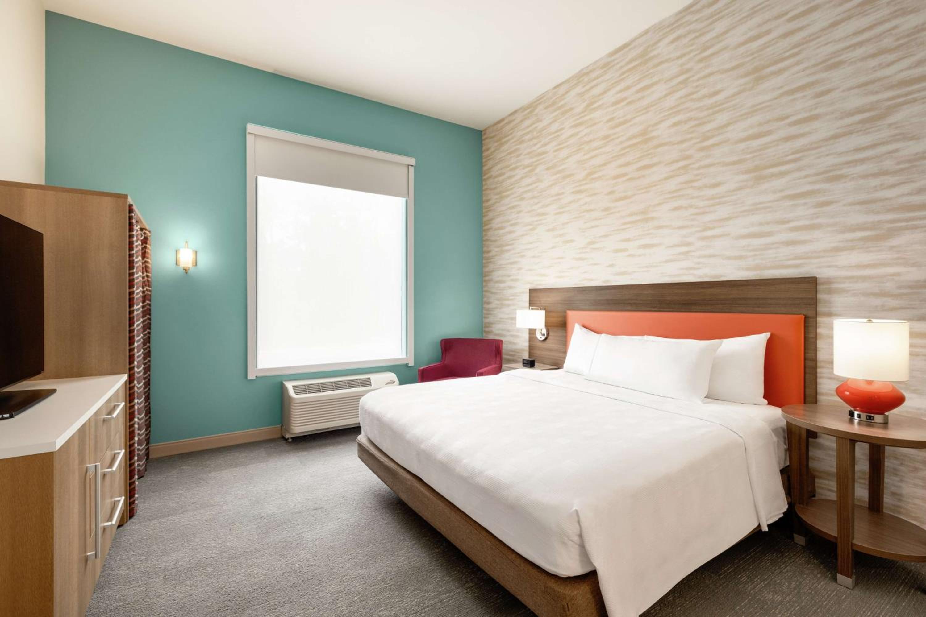 King Suite - Mobility Access/Non-Smoking - Photo 2