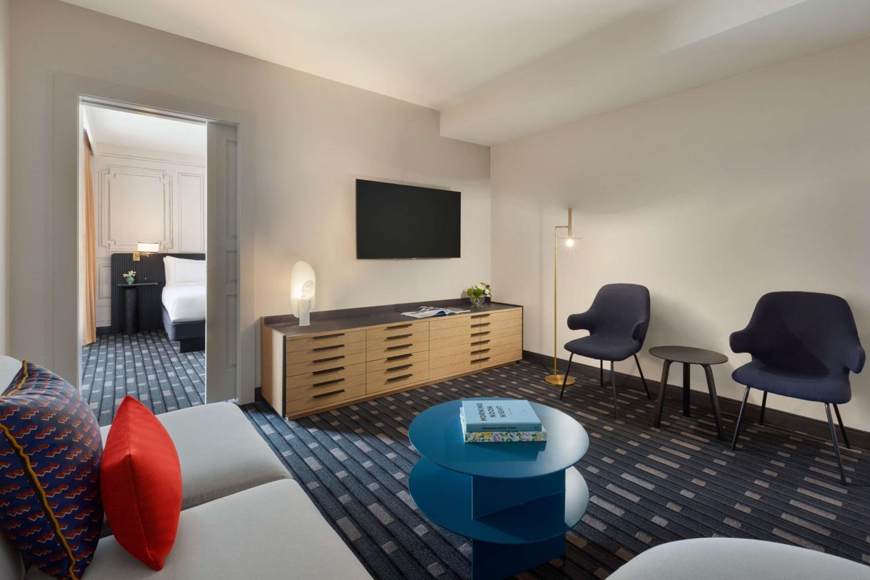 One-Bedroom King Suite - Photo 7