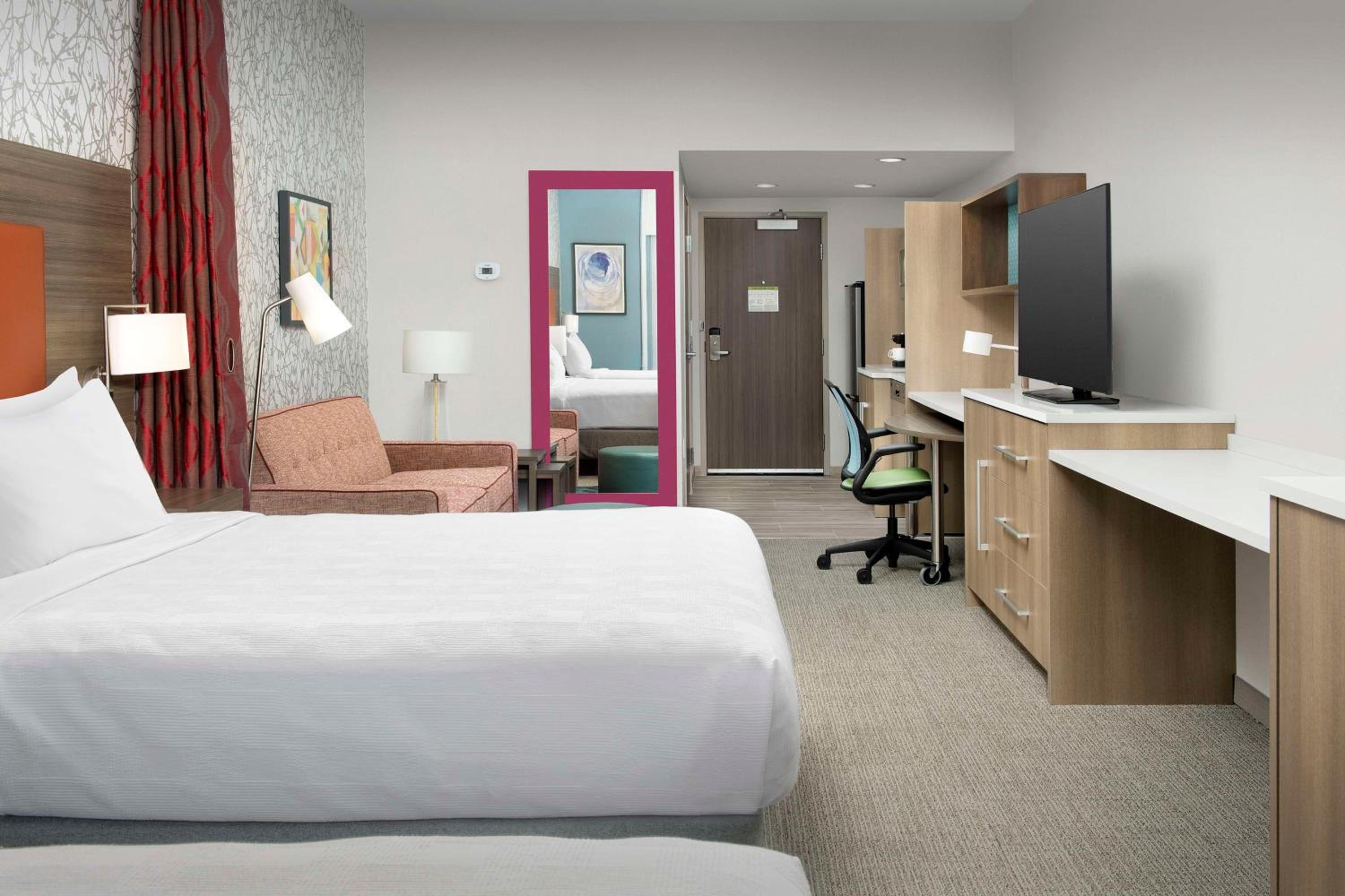 Queen Studio with Two Queen Beds - Non-Smoking - Photo 1