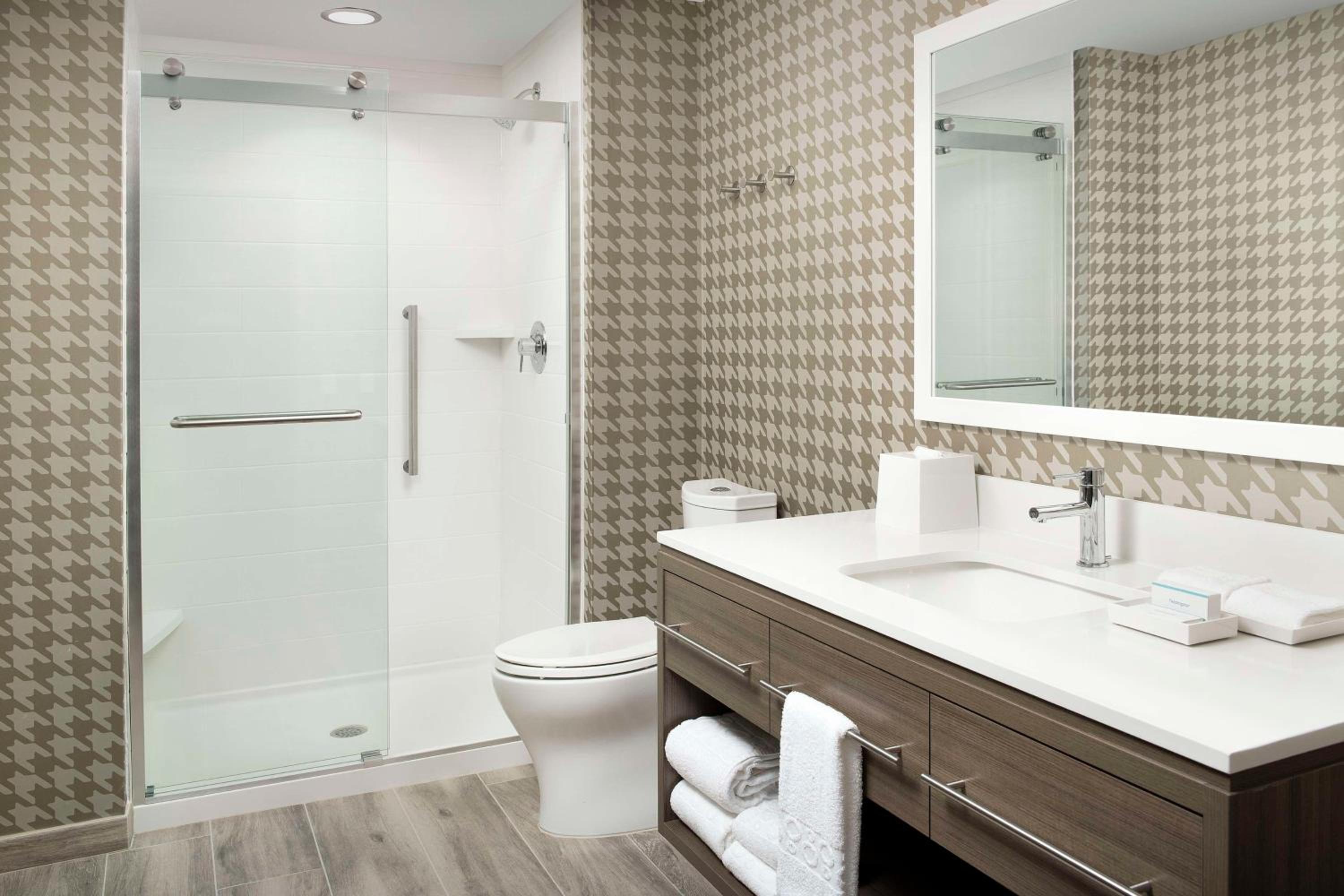 One-Bedroom King Suite - Non-Smoking - Photo 3