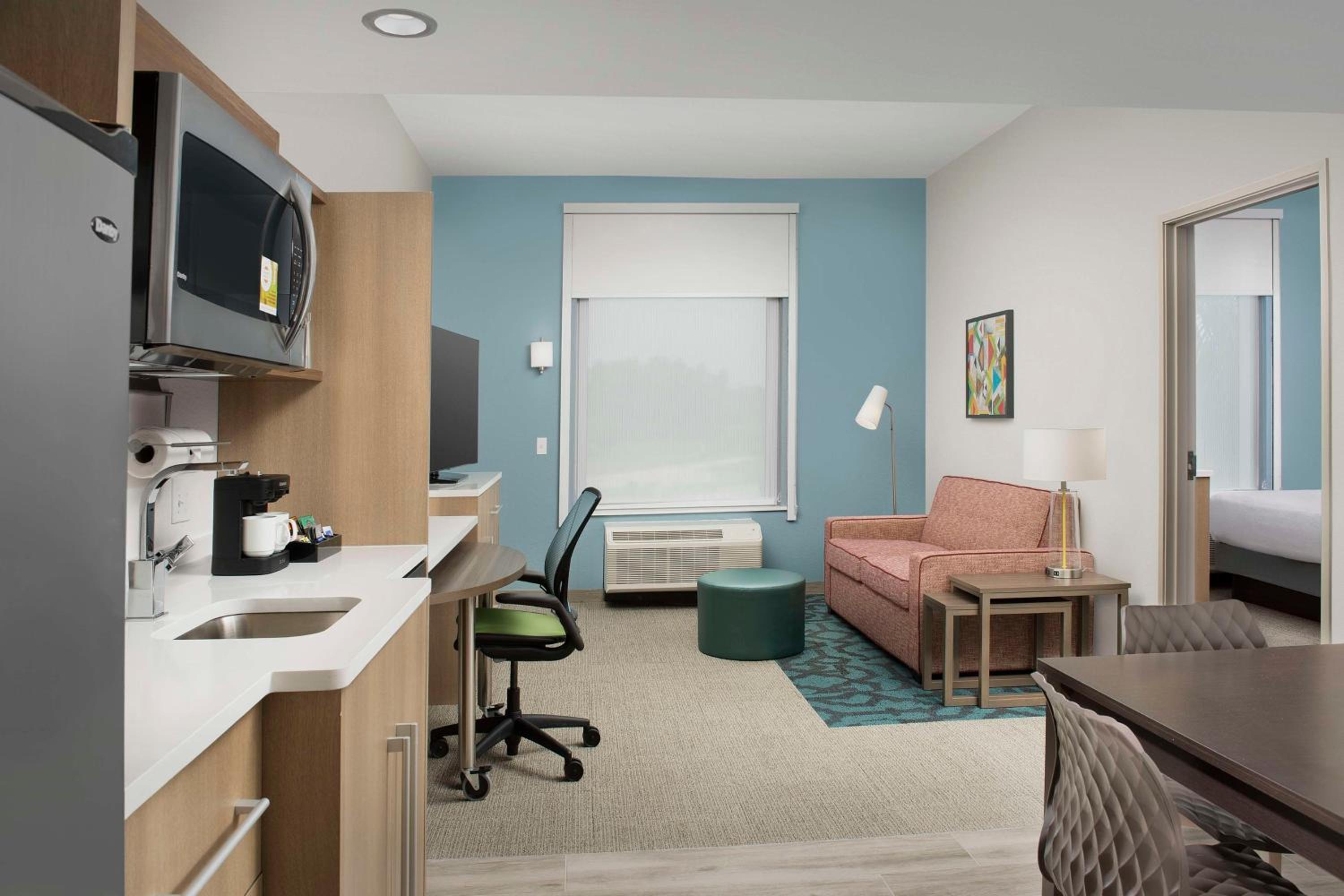 One-Bedroom King Suite - Non-Smoking - Photo 4