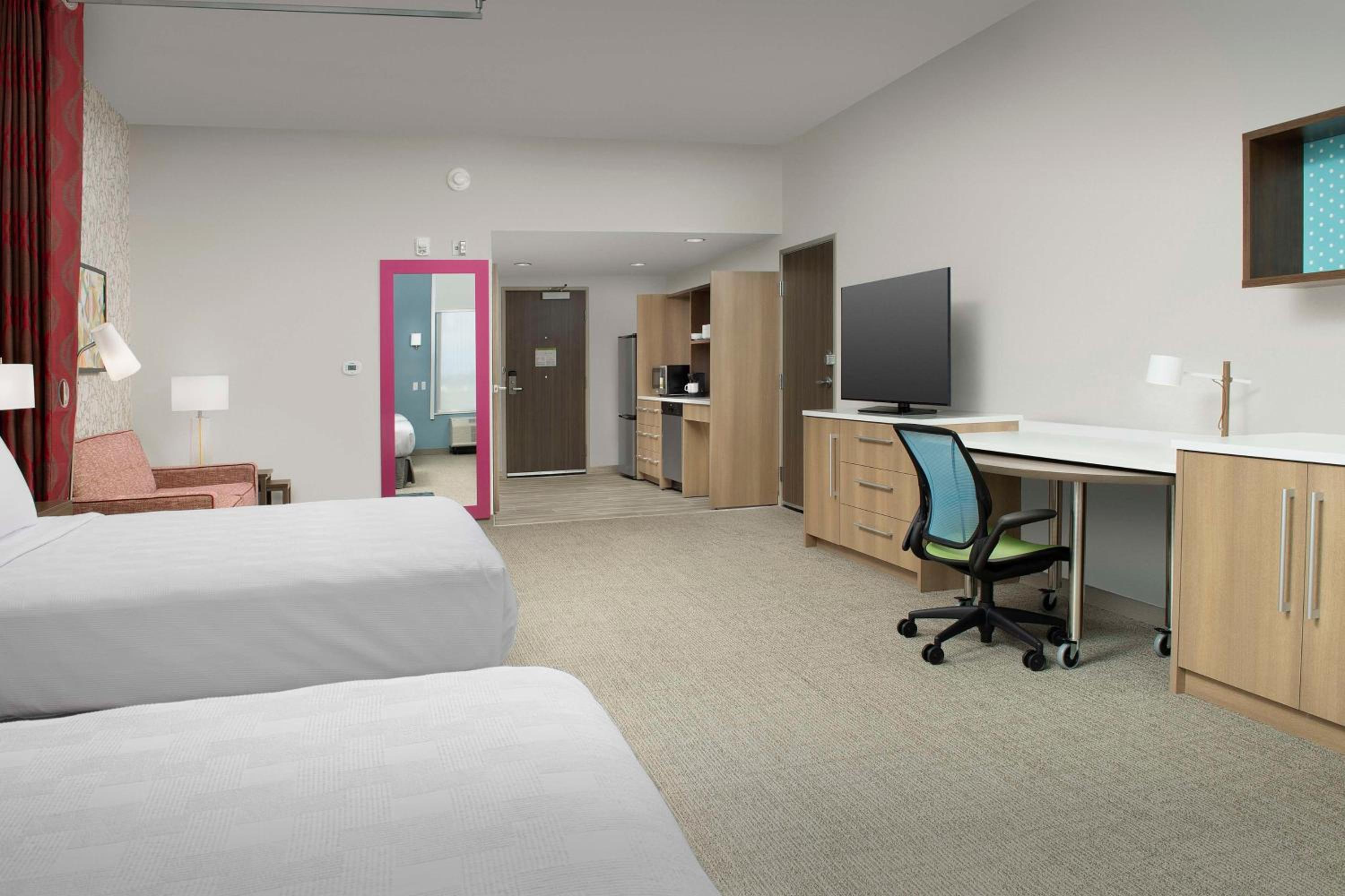 Queen Studio with Two Queen Beds - Mobility and Hearing Access/Non-Smoking - Photo 3