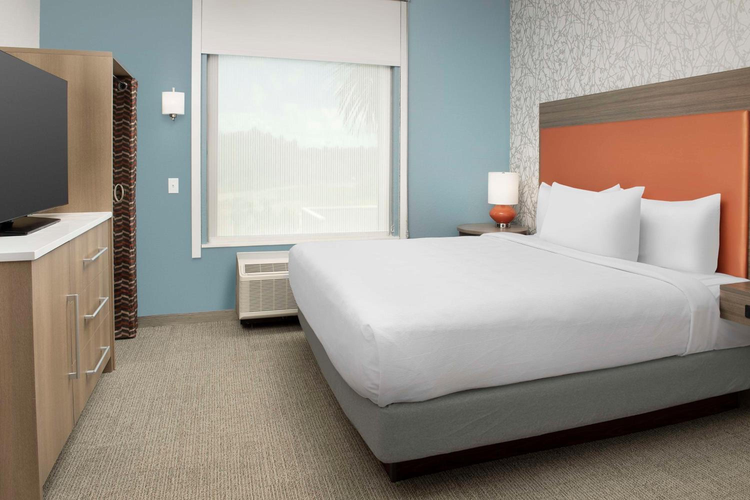 One-Bedroom King Suite - Non-Smoking - Photo 5