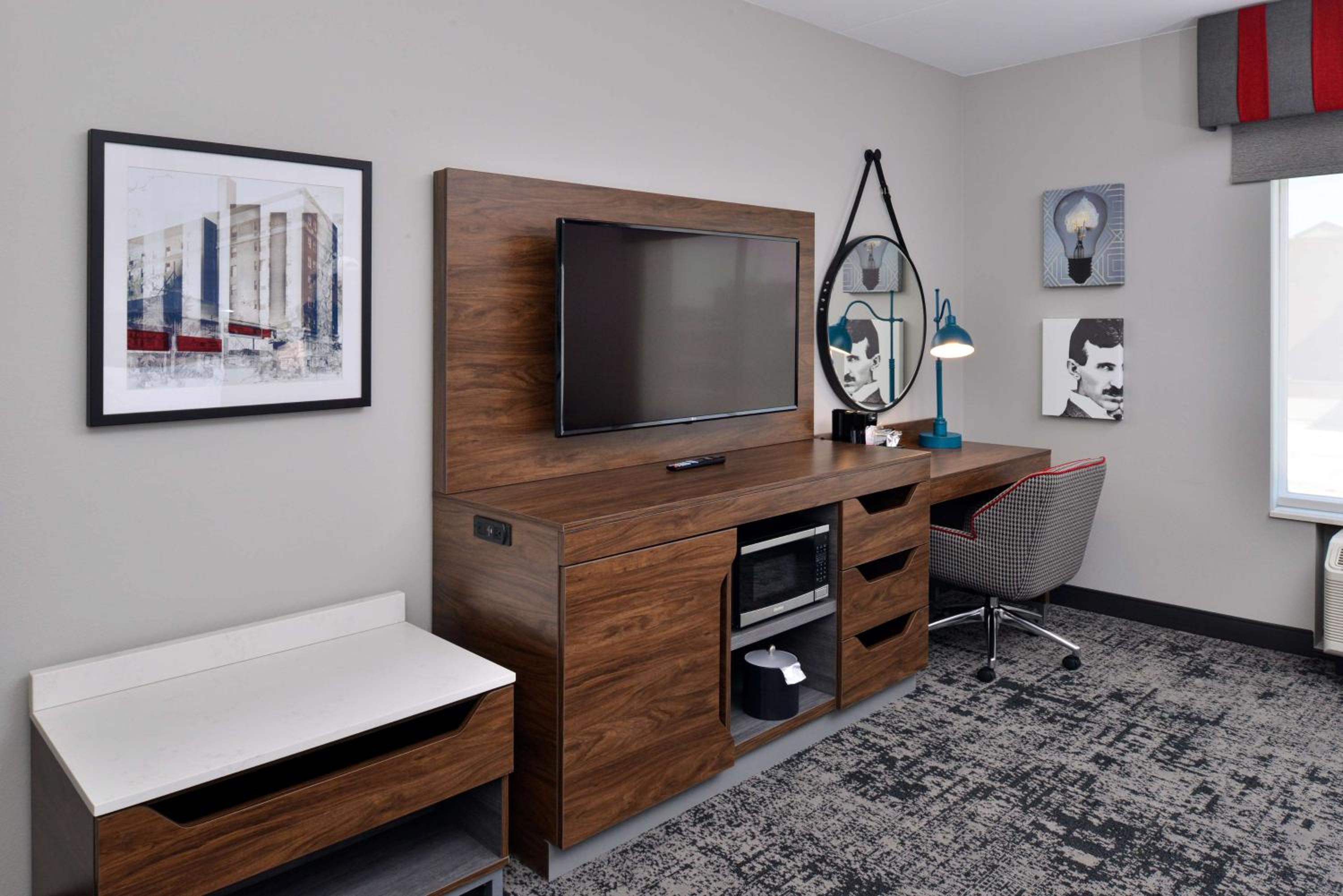 King Room with Roll-In Shower - Mobility and Hearing Access/Non-Smoking at Hampton Inn & Suites Greensboro Downtown, Nc in Greensboro