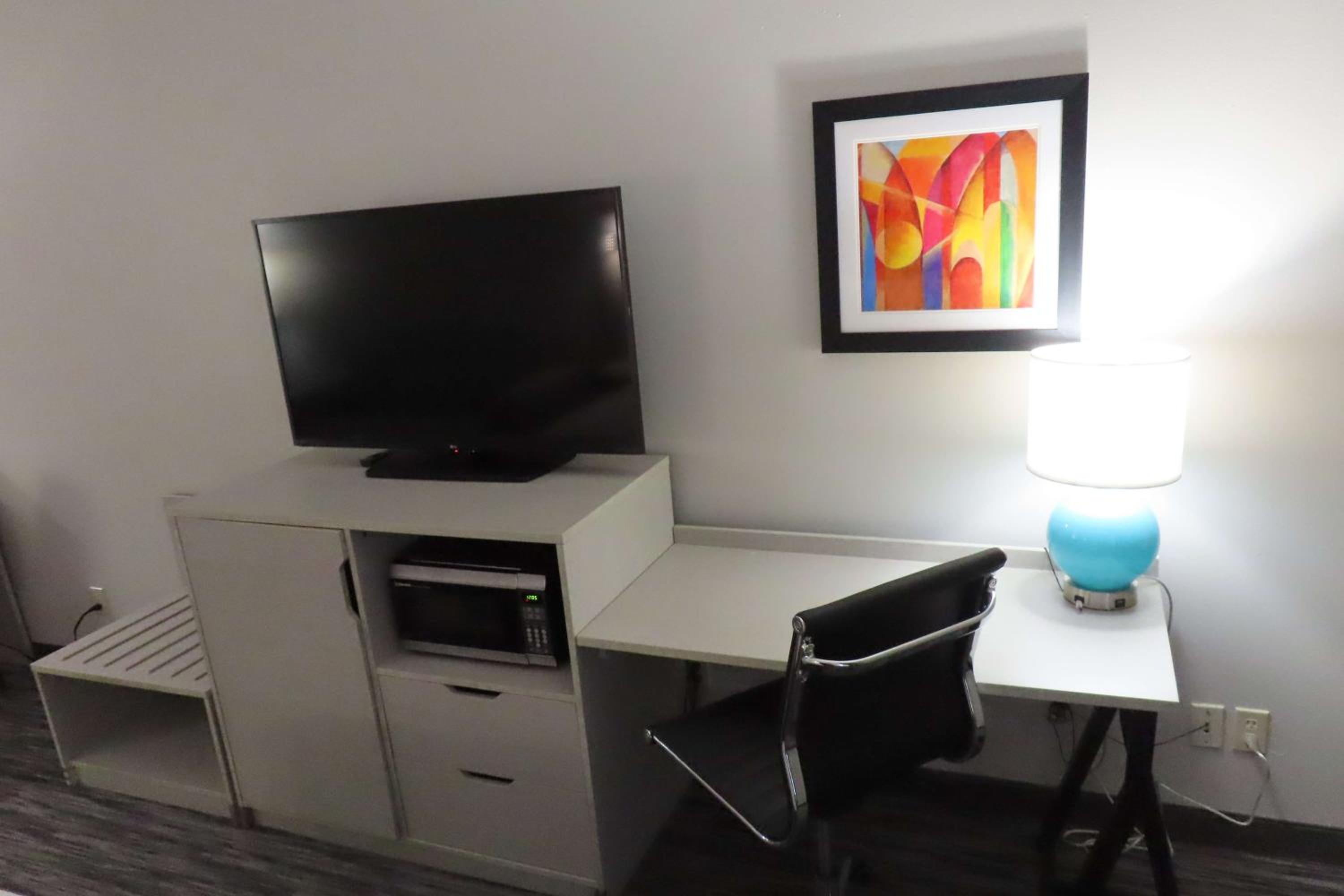 Queen Room with Two Queen Beds - Disability Access - Photo 6