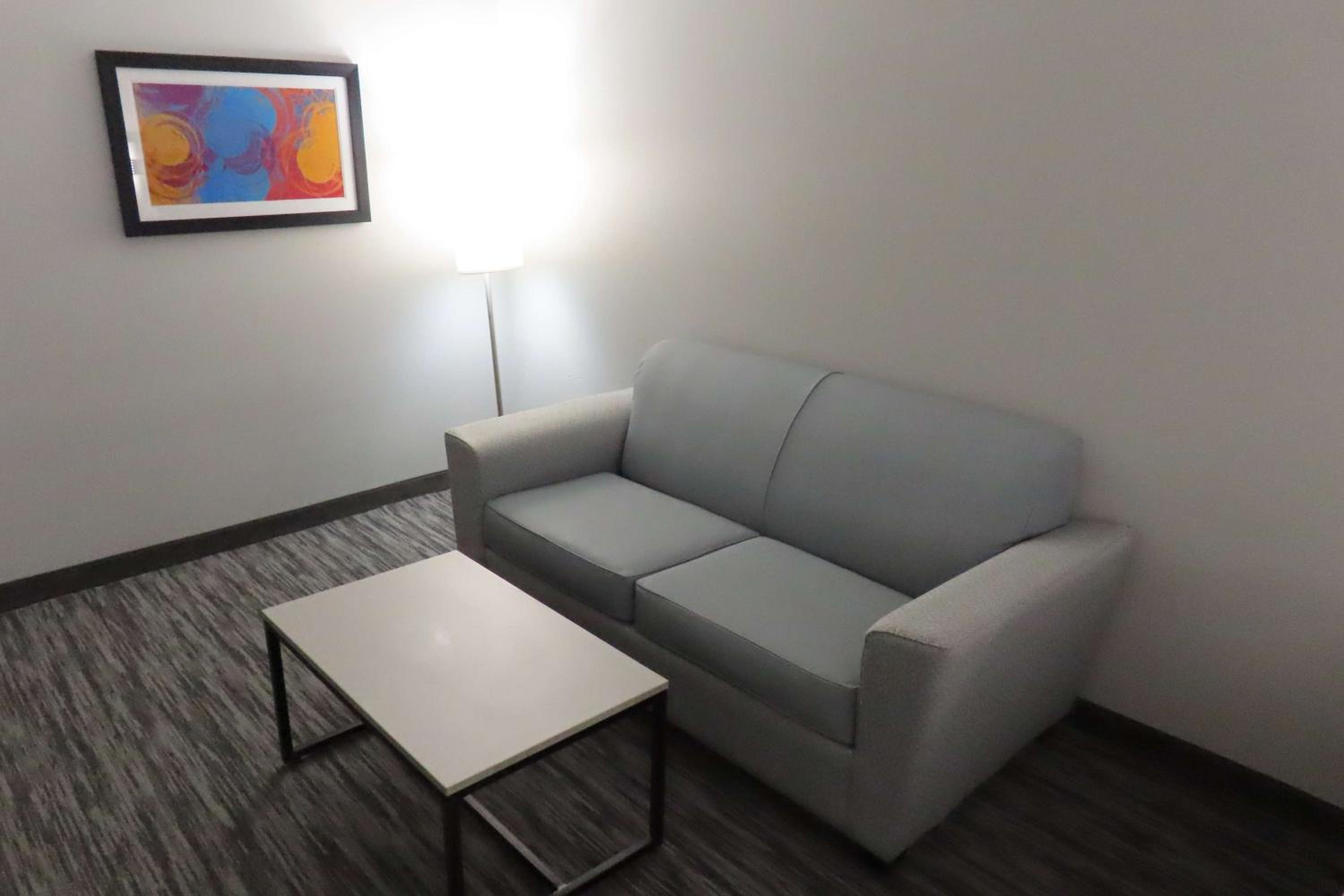 Queen Room with Two Queen Beds - Disability Access - Photo 5
