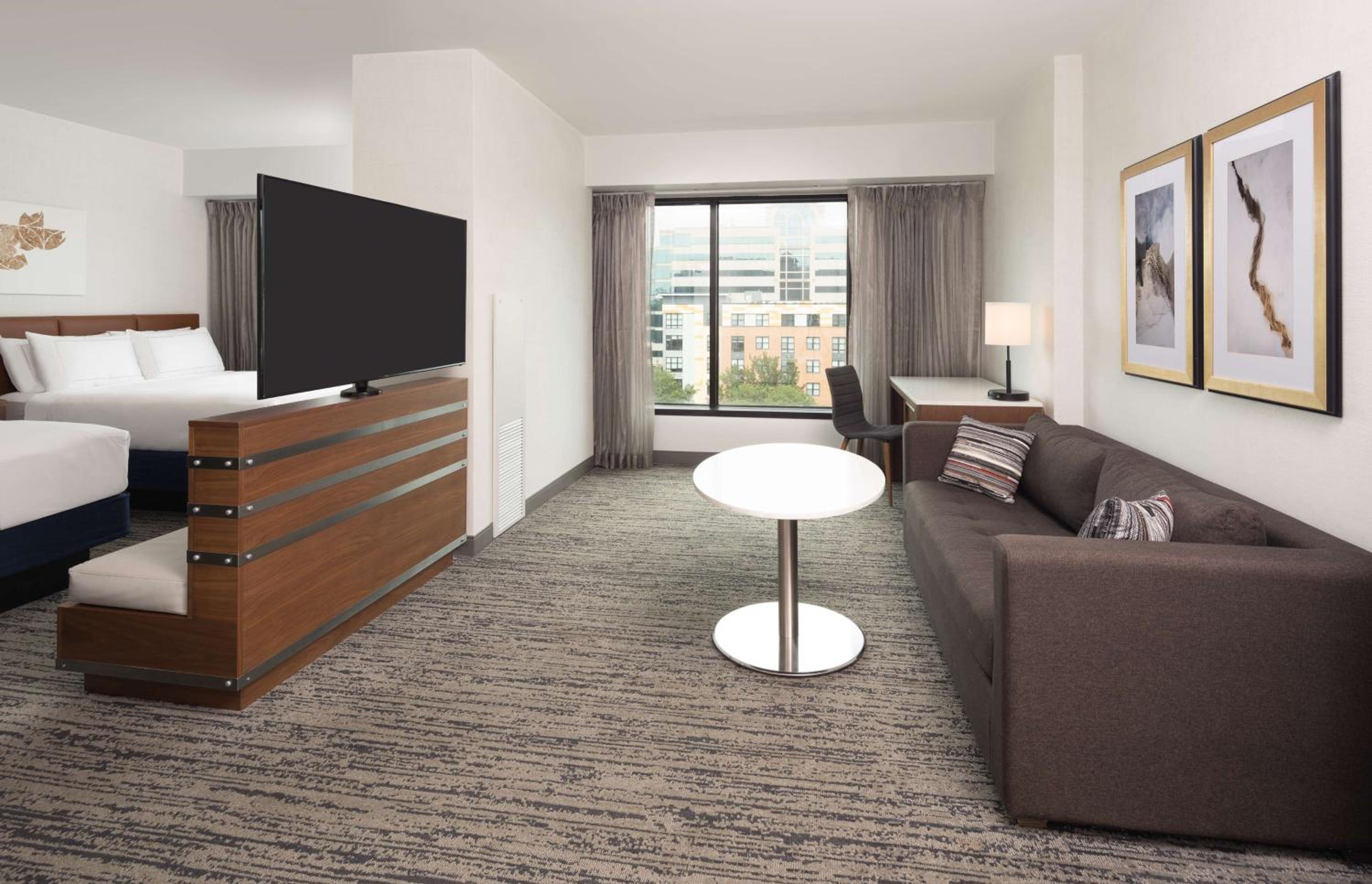 Queen Room with Two Queen Beds - Photo 2