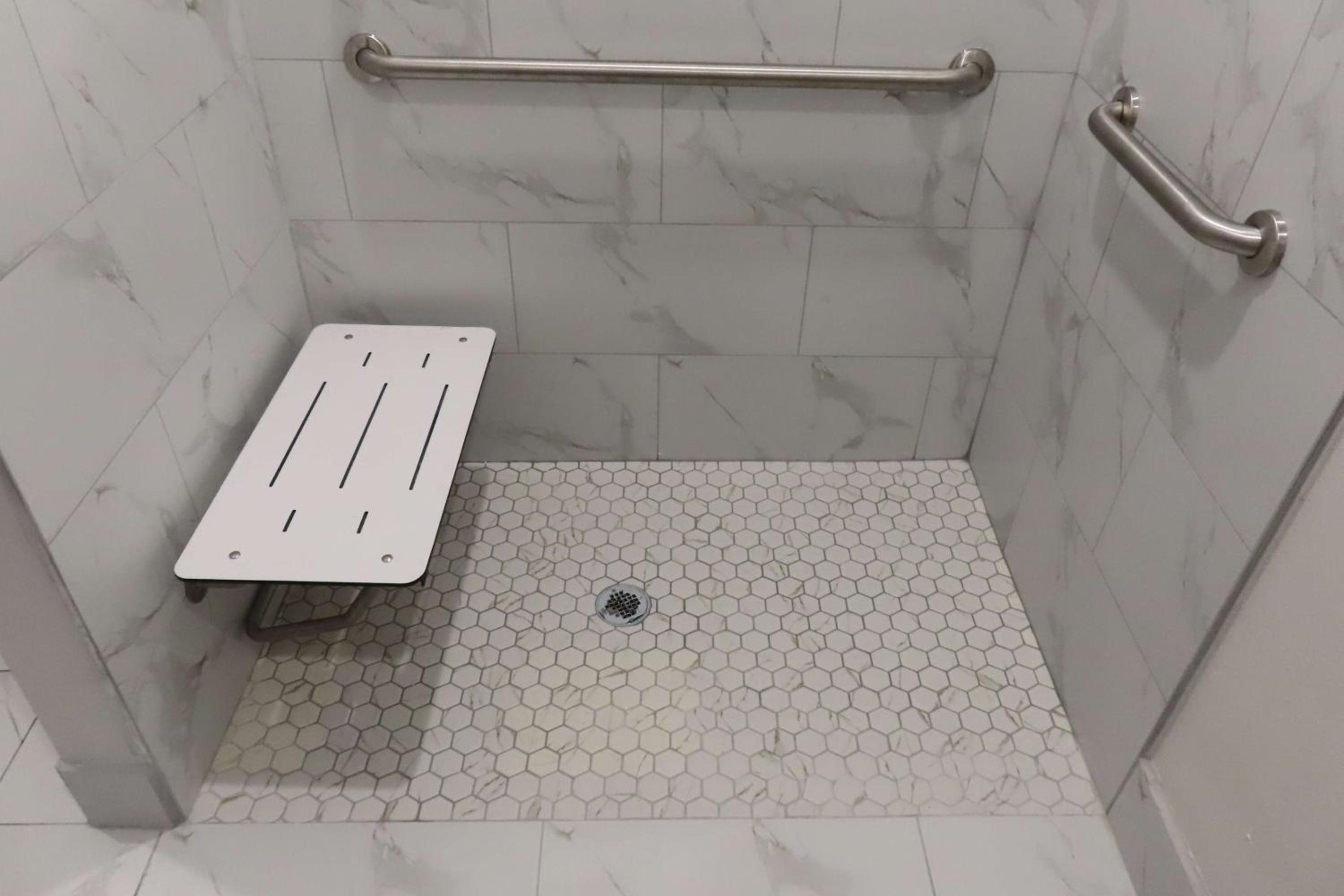 King Suite with Walk-In Shower and Sofa Bed - Disability Access/Non-Smoking - Photo 14