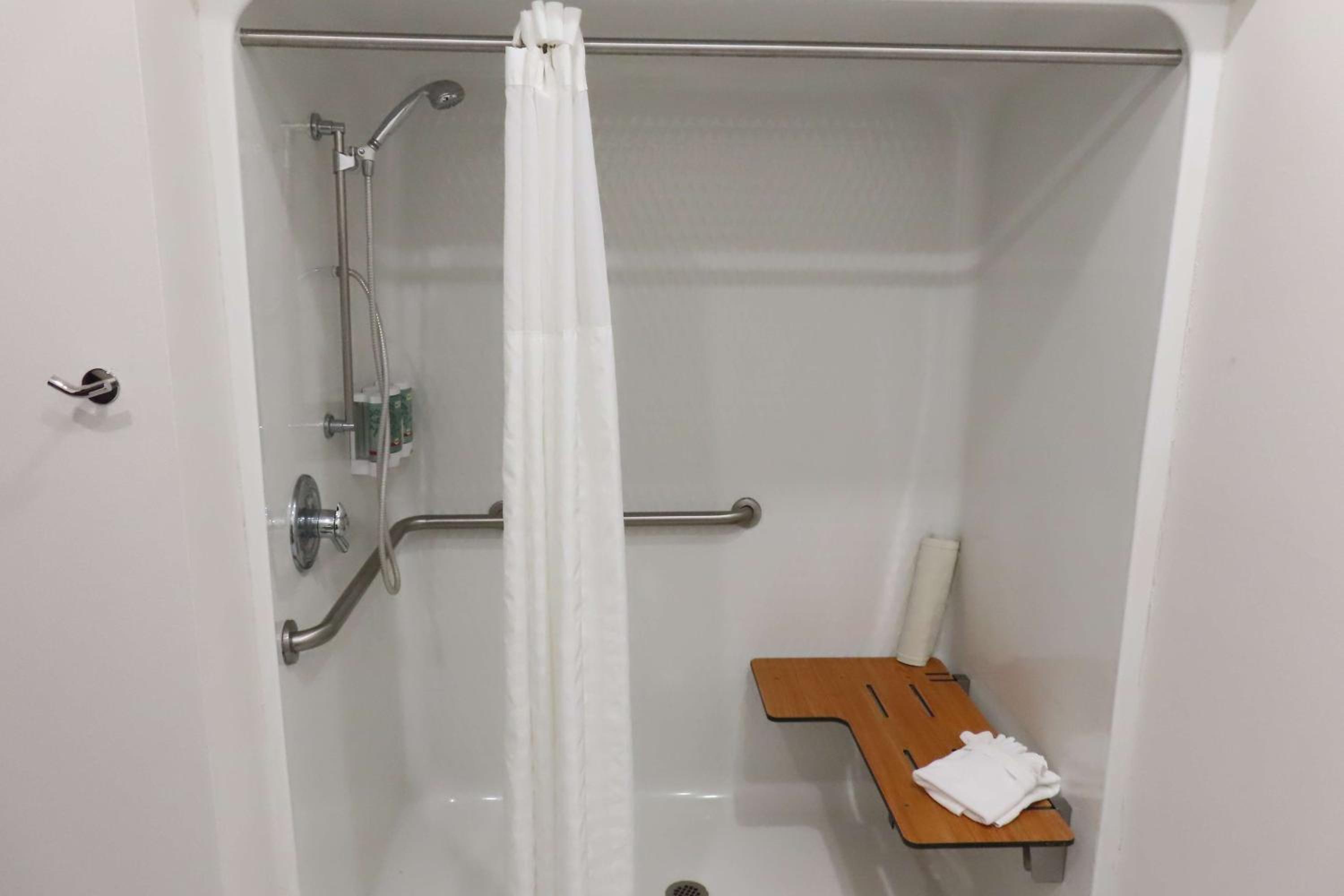 King Suite with Walk-In Shower and Sofa Bed - Disability Access/Non-Smoking - Photo 15