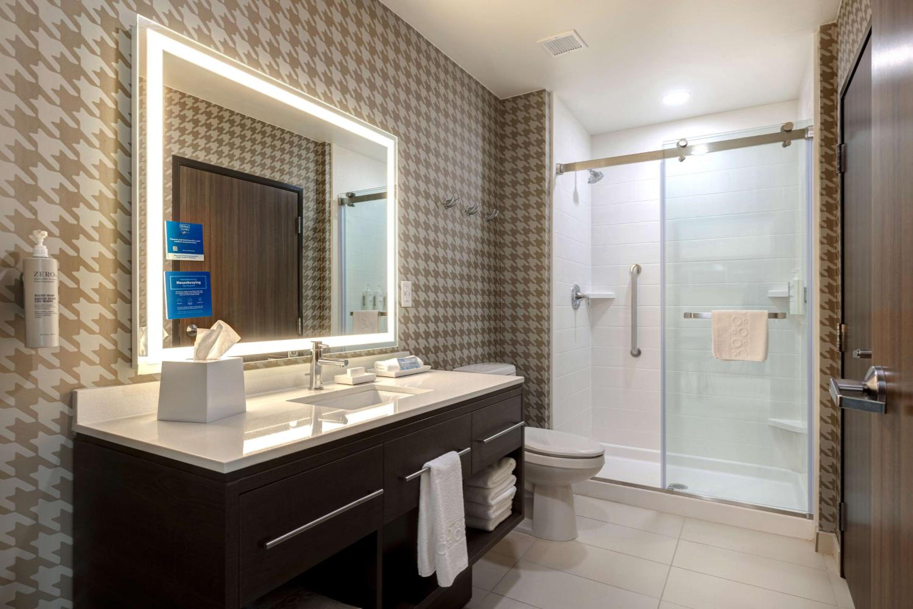 One-Bedroom King Suite - Non-Smoking - Photo 9