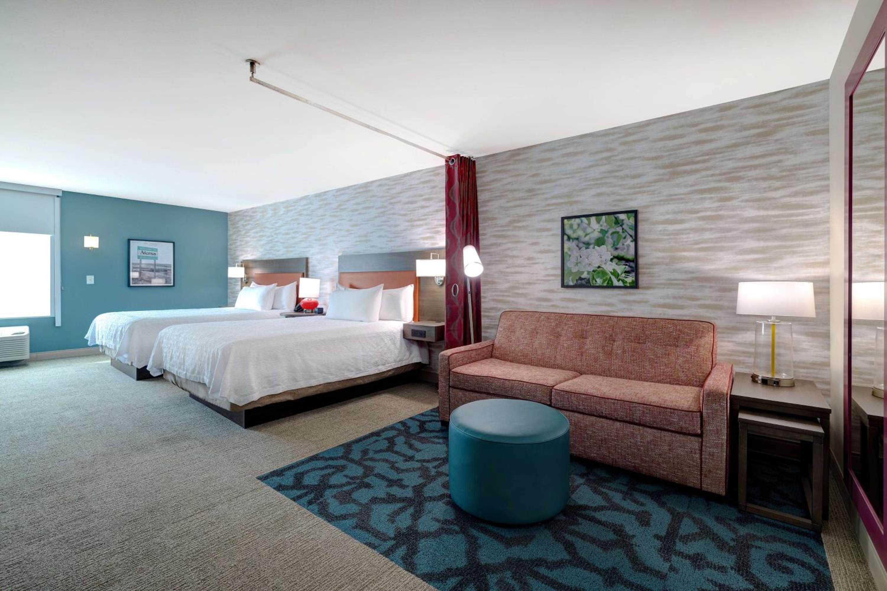Queen Studio with Two Queen Beds - Non-Smoking - Photo 8