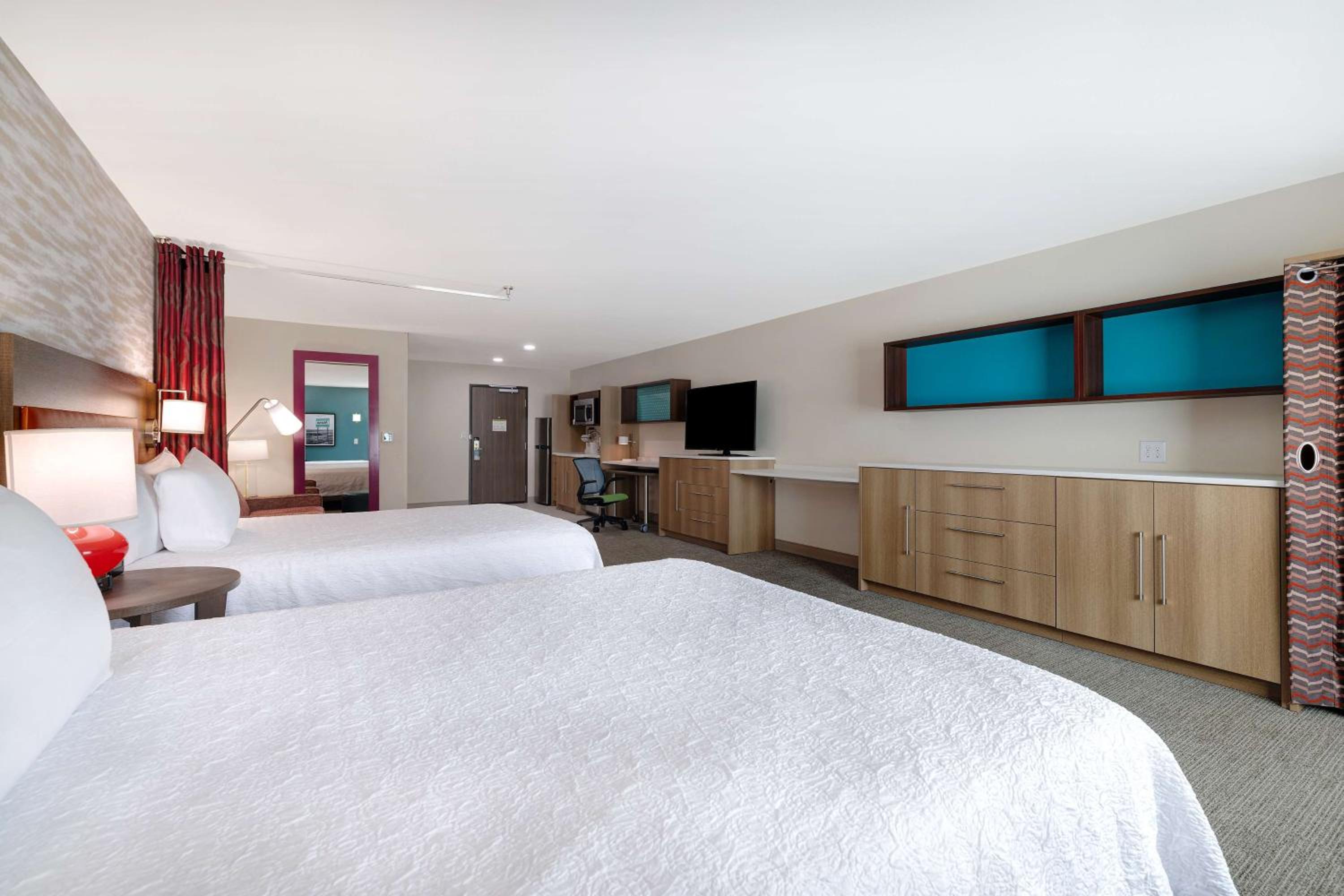 Queen Studio with Two Queen Beds - Non-Smoking - Photo 9