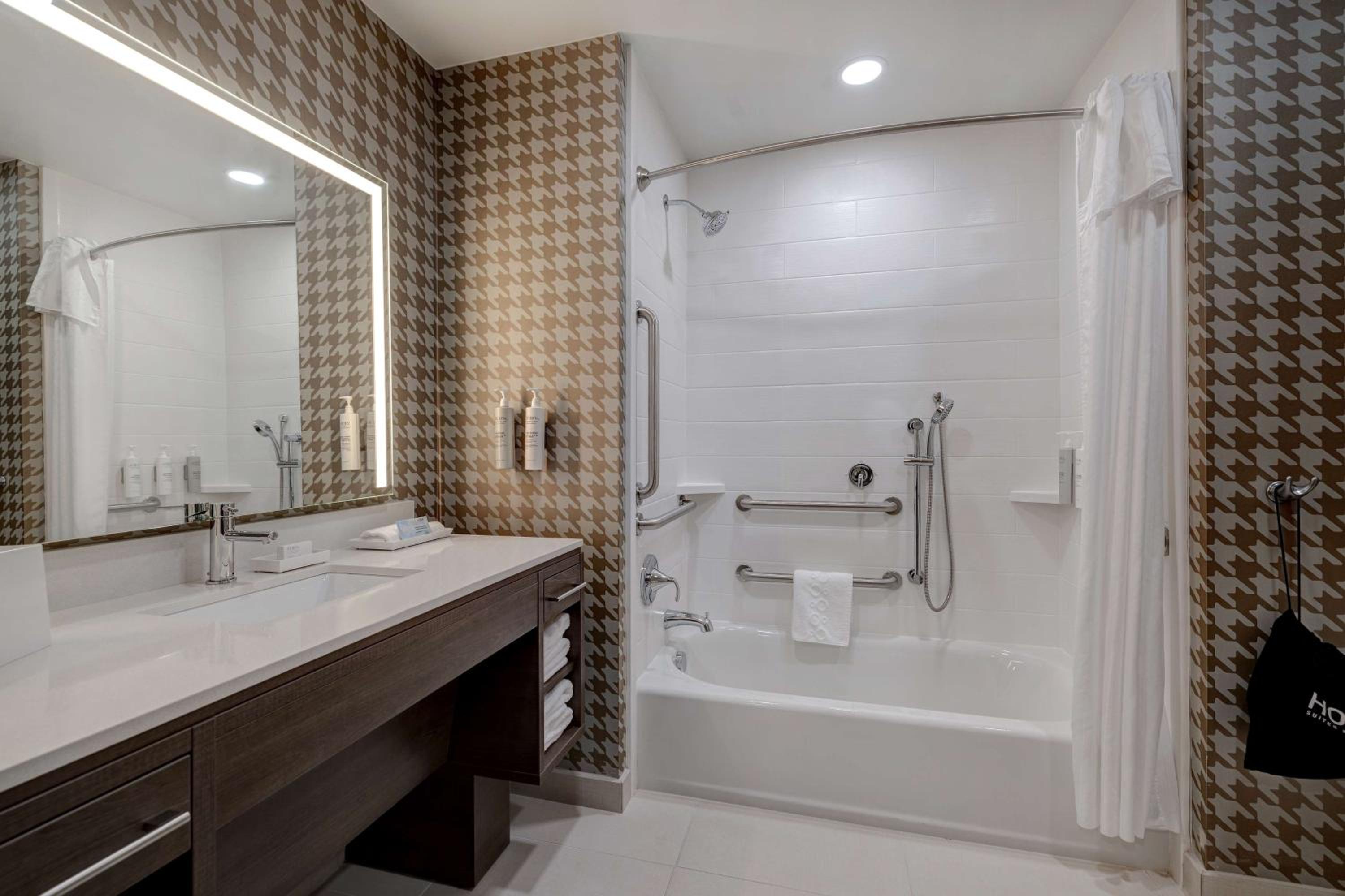 King Studio Suite - Mobility Access/Non-Smoking - Photo 7