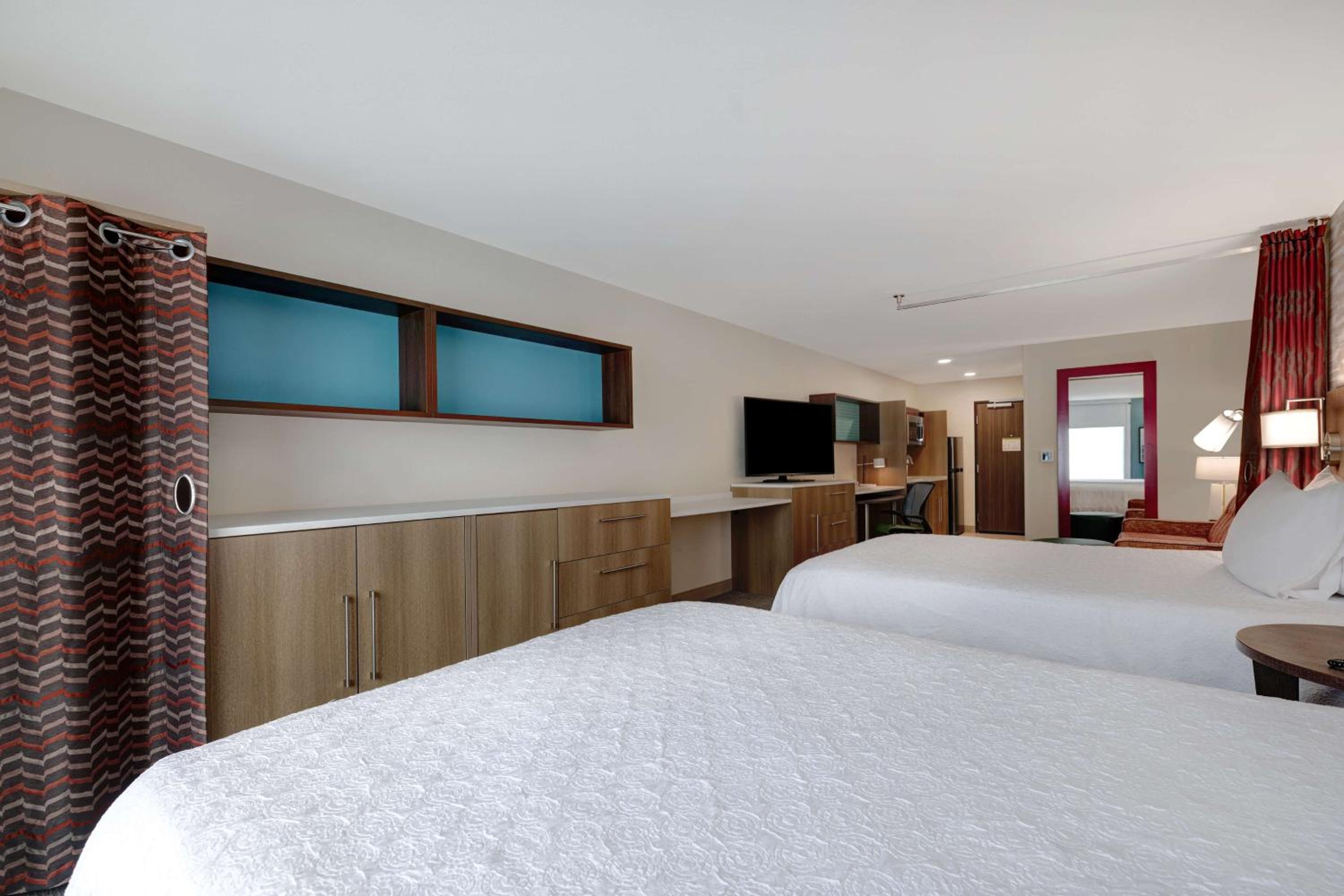 Queen Studio with Two Queen Beds - Non-Smoking - Photo 10