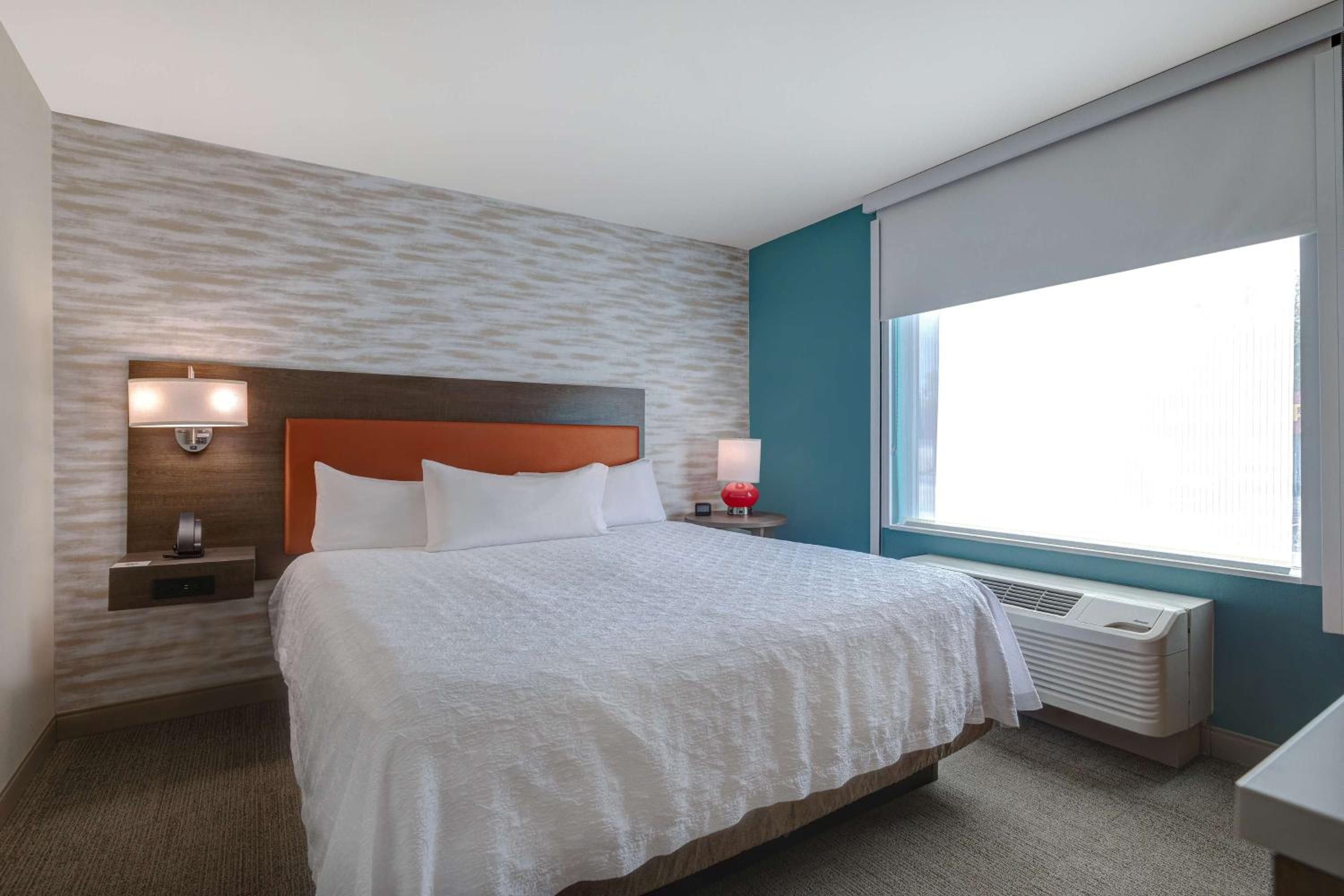One-Bedroom King Suite - Non-Smoking - Photo 2