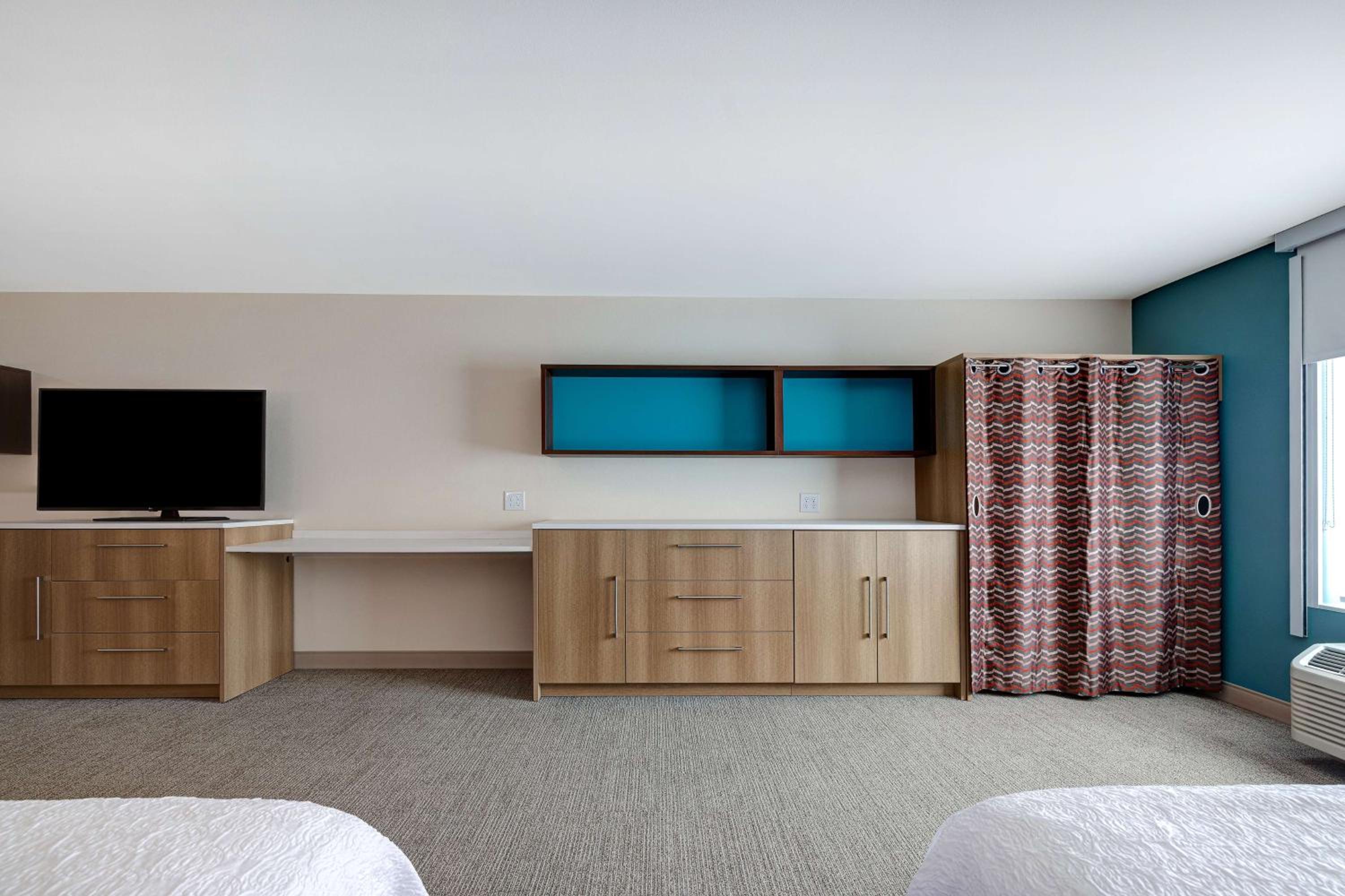 Queen Studio with Two Queen Beds - Non-Smoking - Photo 4