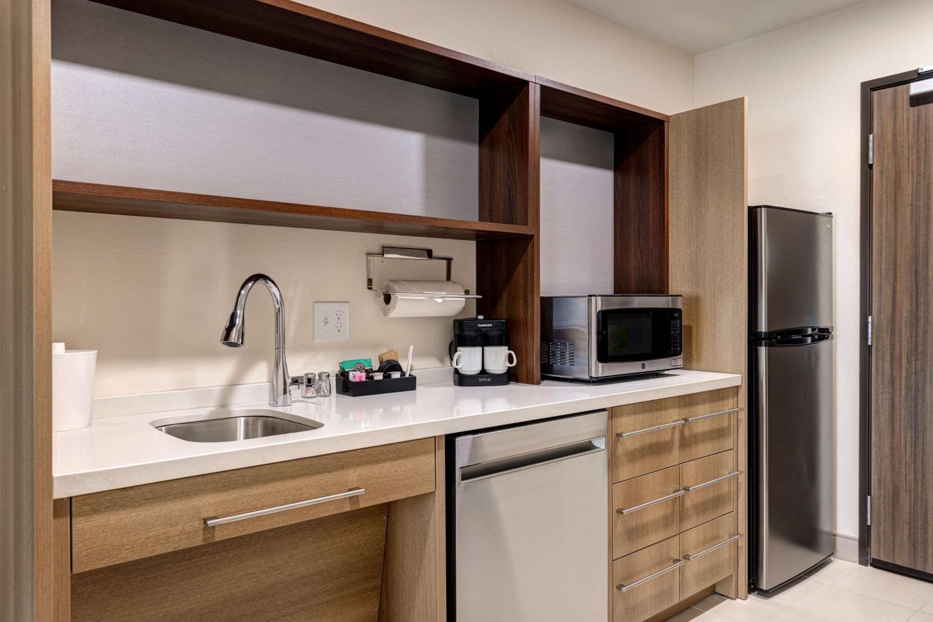 King Studio Suite - Non-Smoking - Photo 5