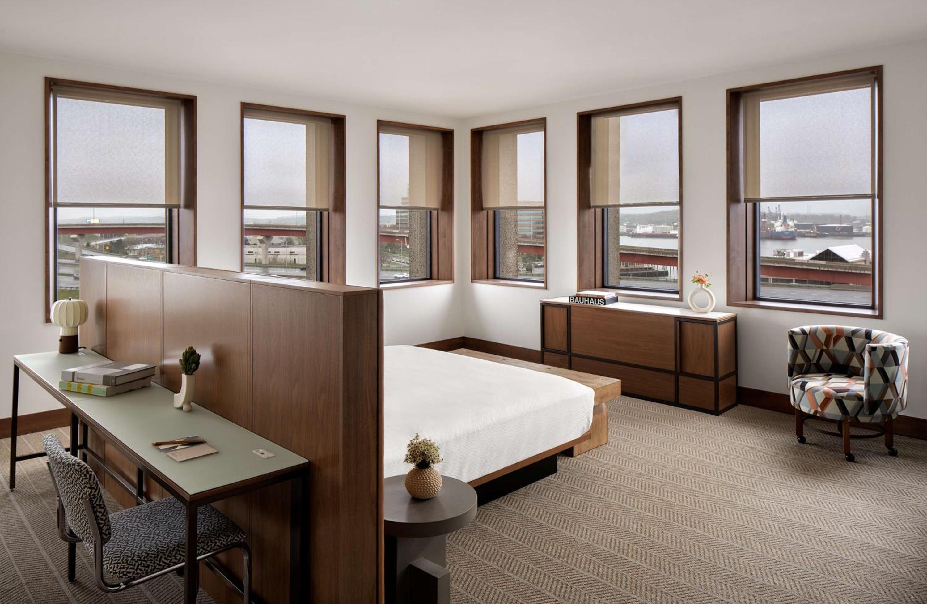Corner King Room - Photo 3